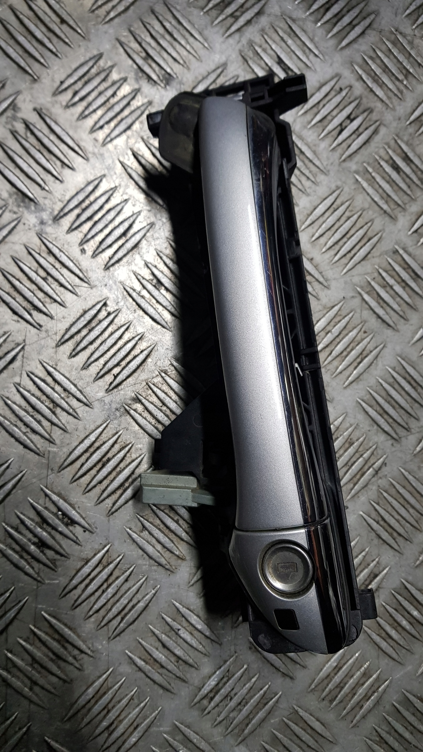 MERCEDES W220 handle left front lock cylinder exterior