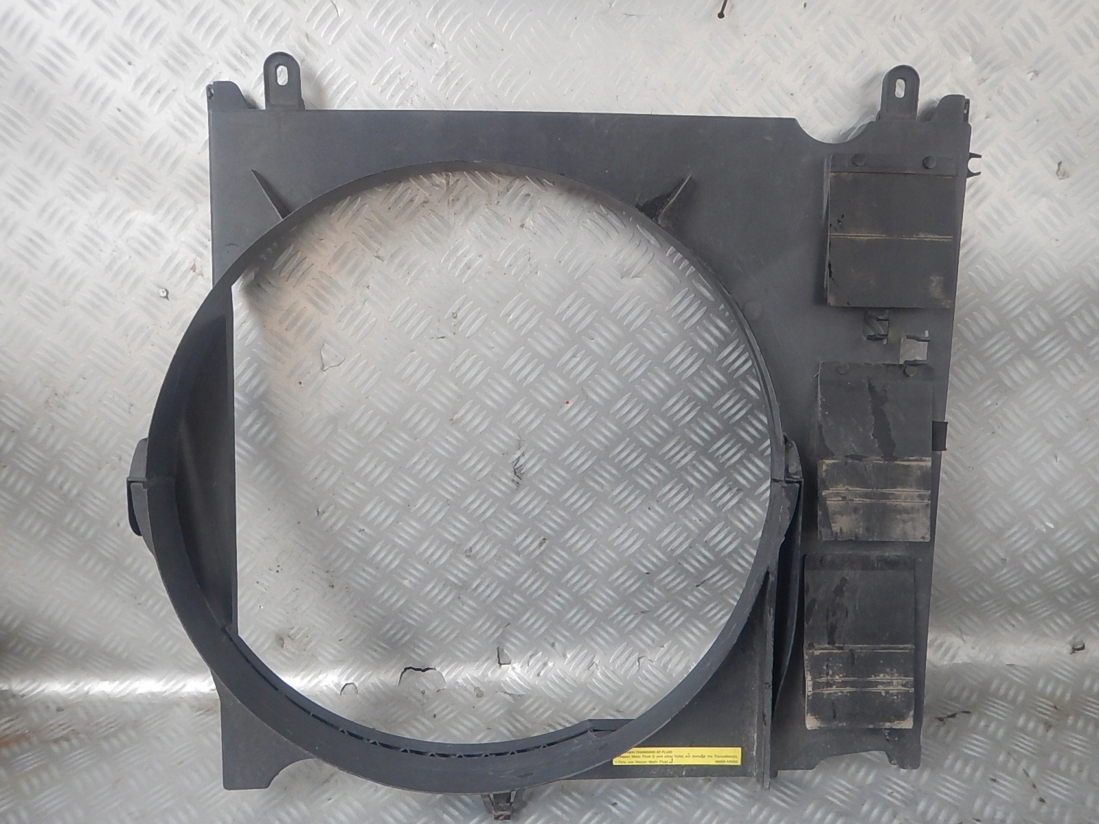 214767S000 - NISSAN TITAN ARMADA 5.6 04 - КОРПУС ВЕНТИЛЯТОРА