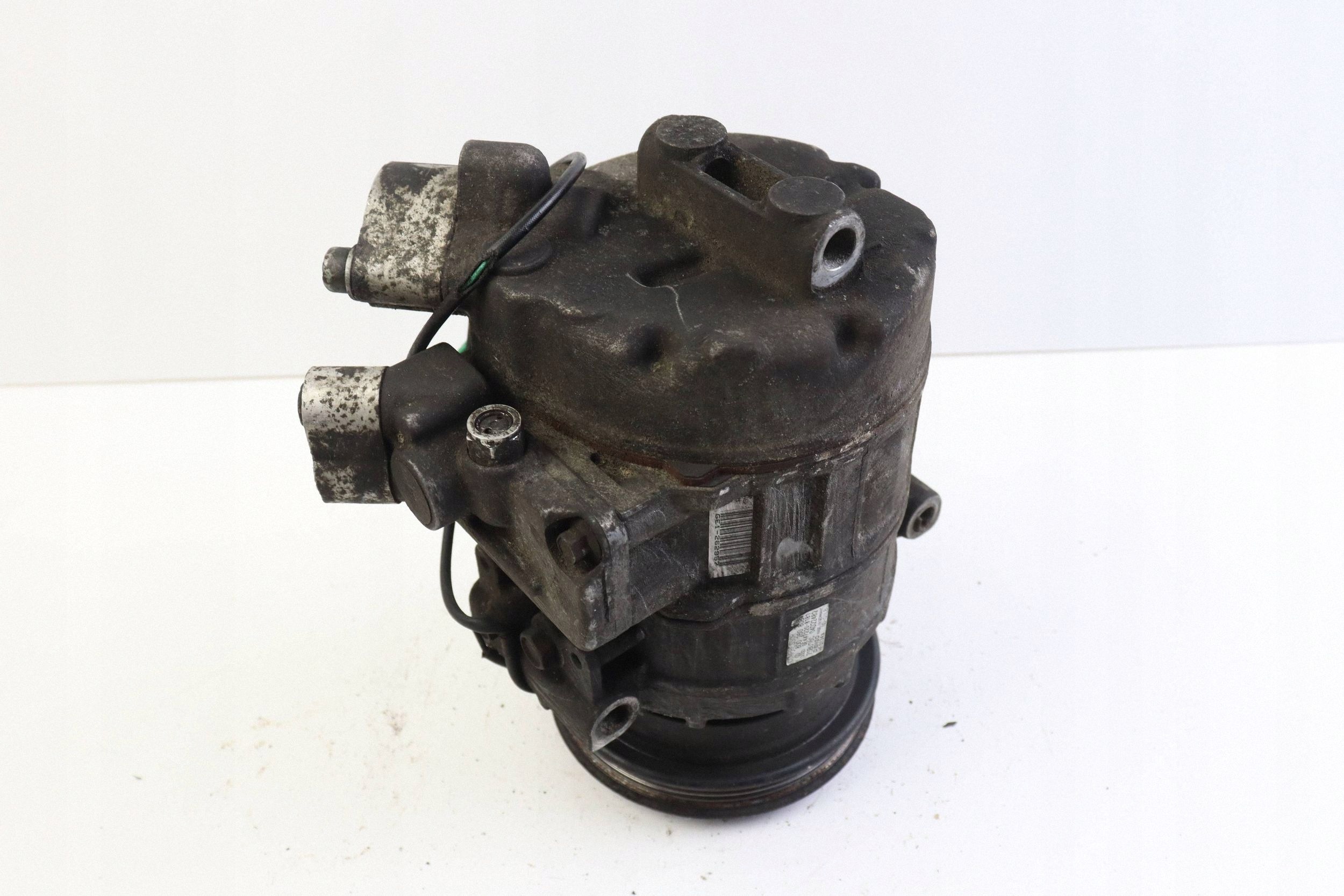 VW PASSAT B5 AUDI A4 B5 compressor compressor; of the air conditioning 7SBU16C 8D0260808