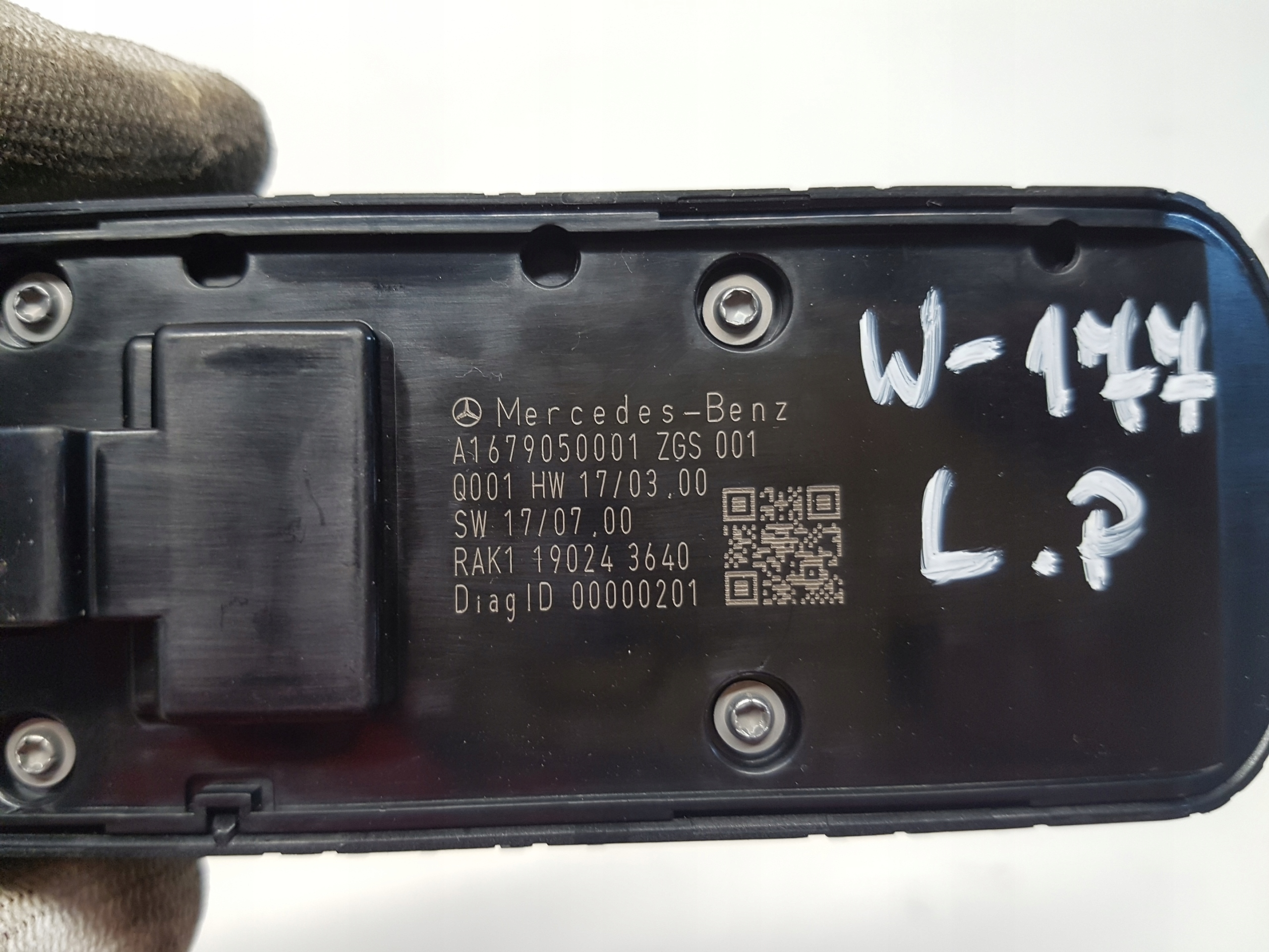 MERCEDES w177 Bouton PANEL Vitre A1679050001