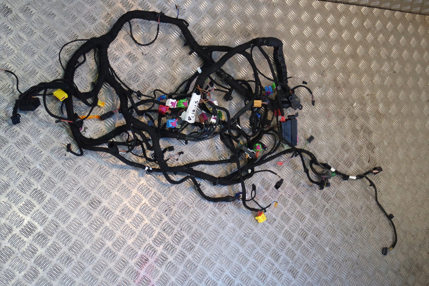 УСТАНОВКА КОНСОЛИ LAMBORGHINI URUS 4ML970101