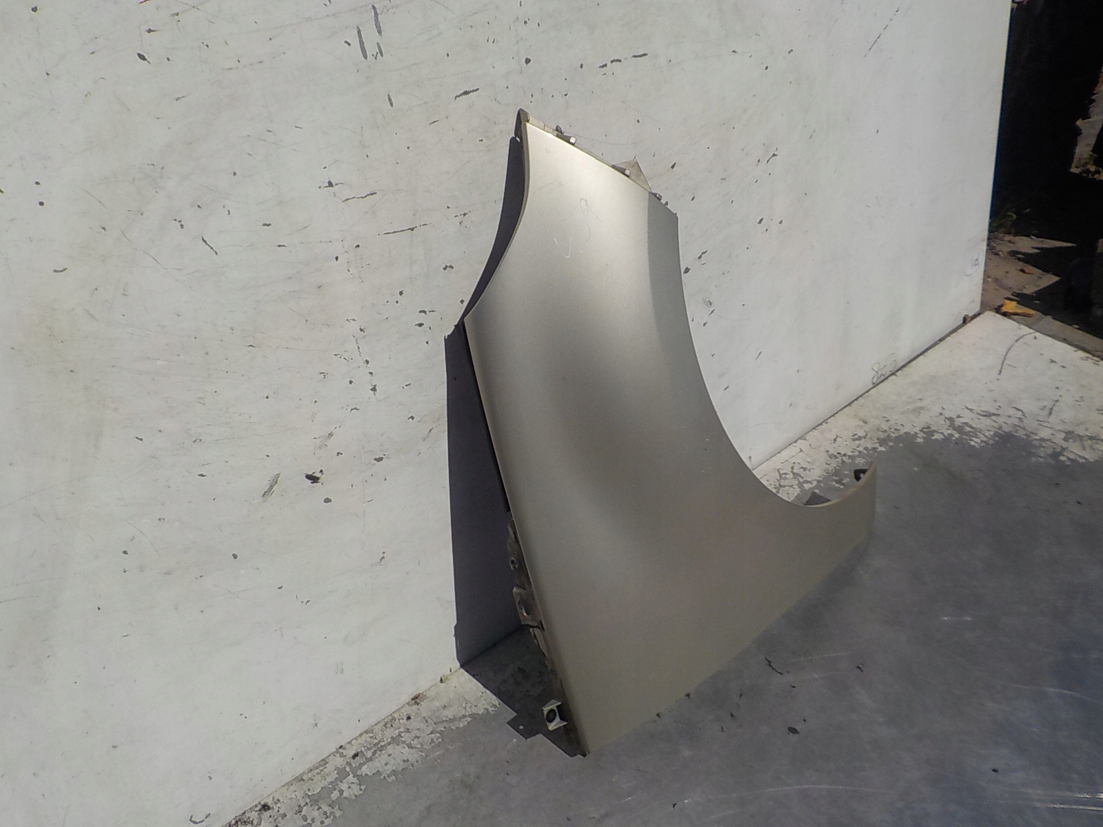 459 RENAULT SCENIC III blatník pravý předek přední