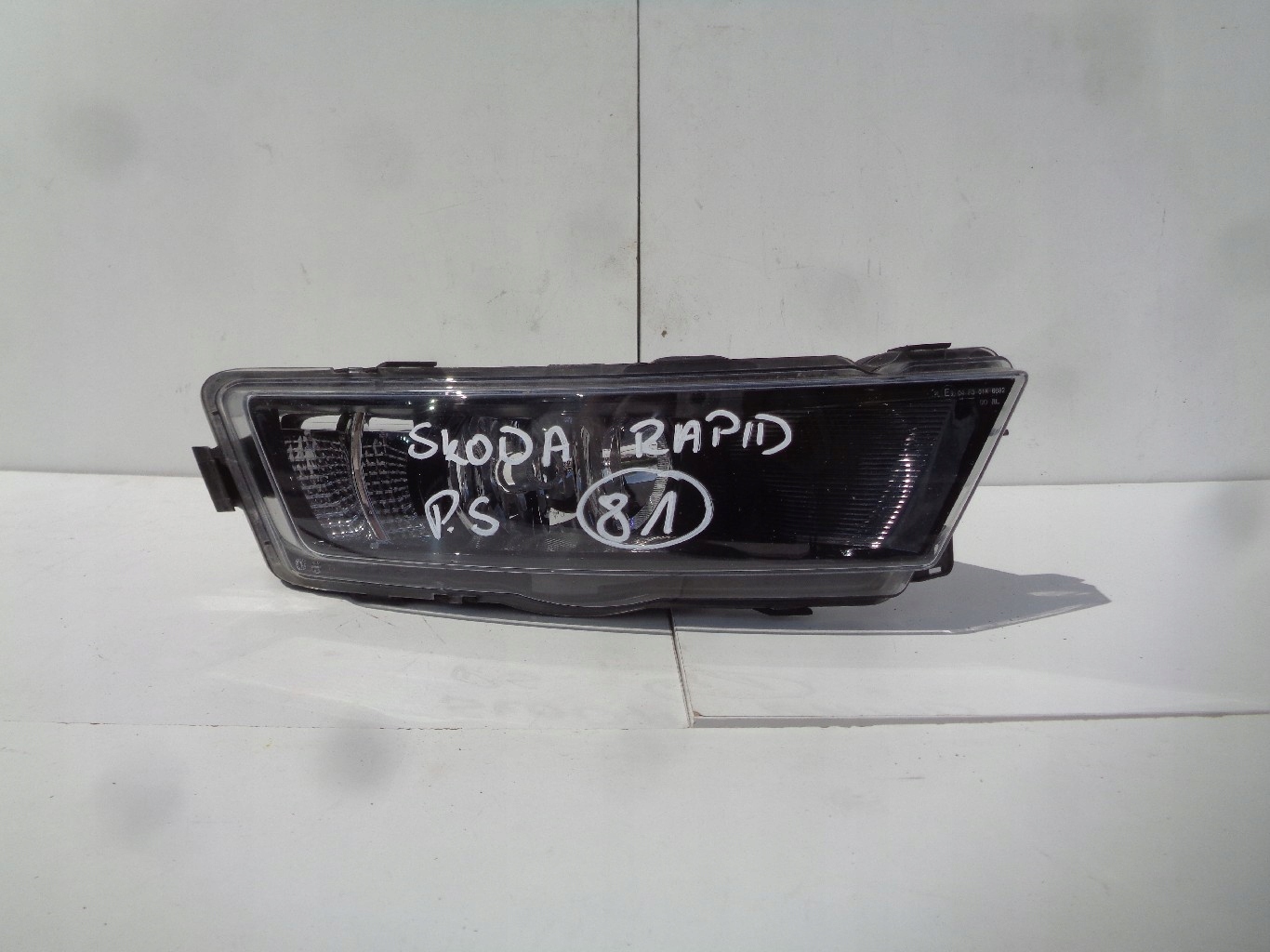 SKODA RAPID 5JA HALOGEN LED PRAWY 5JA941700C