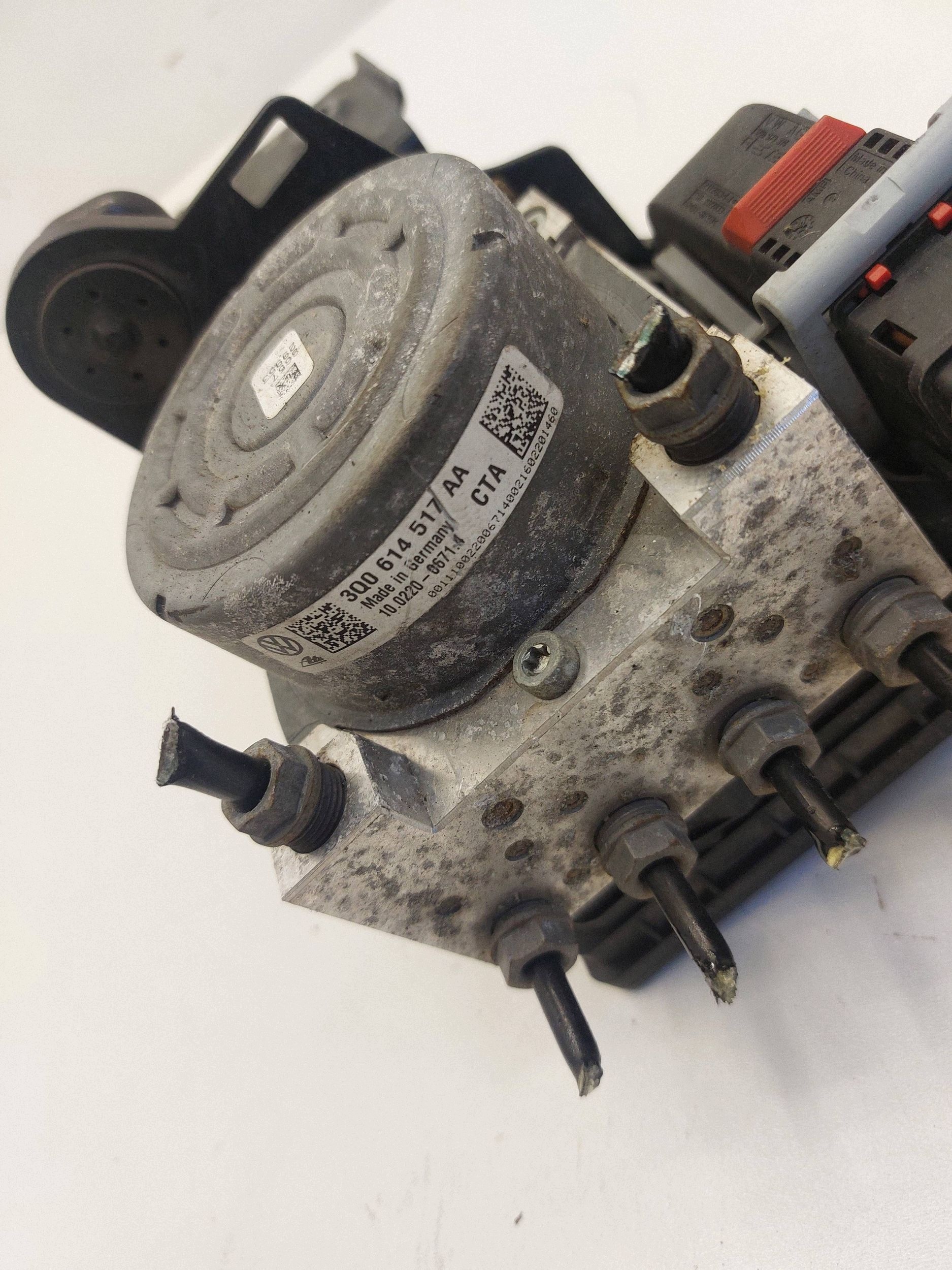 VW PASSAT B8 SUPERB III GOLF VII pump control unit ABS 3Q0907379AA