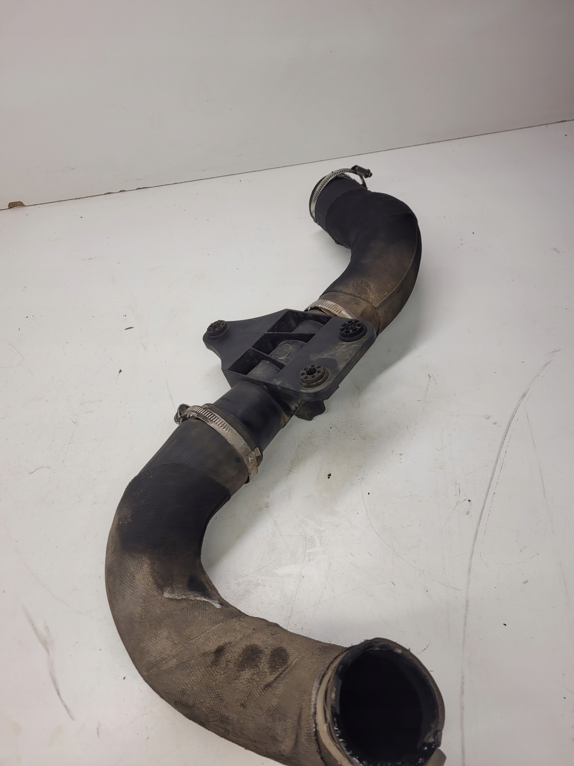 trouba hadice intercoolera AUDI A6 C7 3.0 4G0145673R
