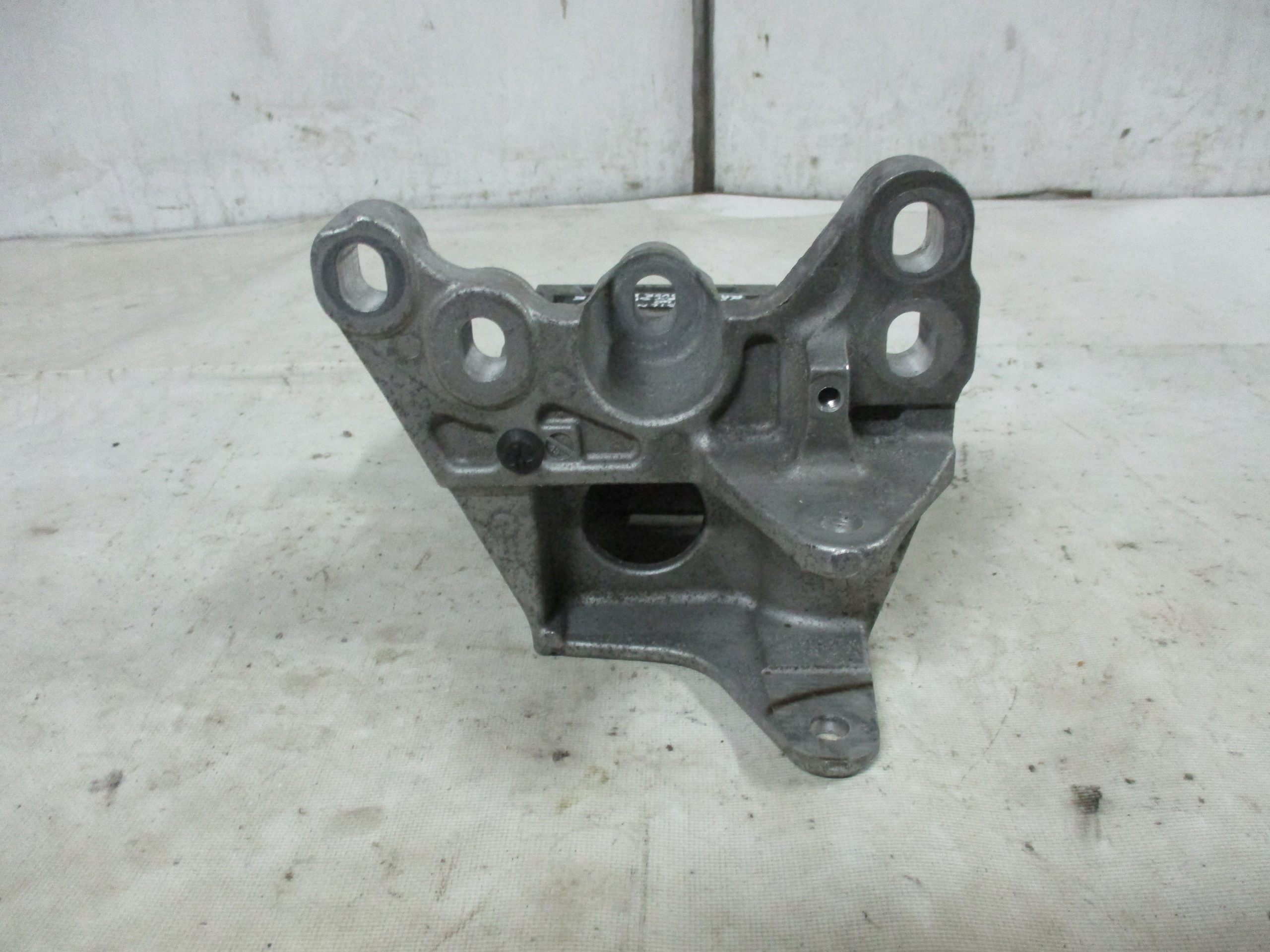 engine mount Jaguar E- Pace Discovery Sport K8D2-6P096-AA