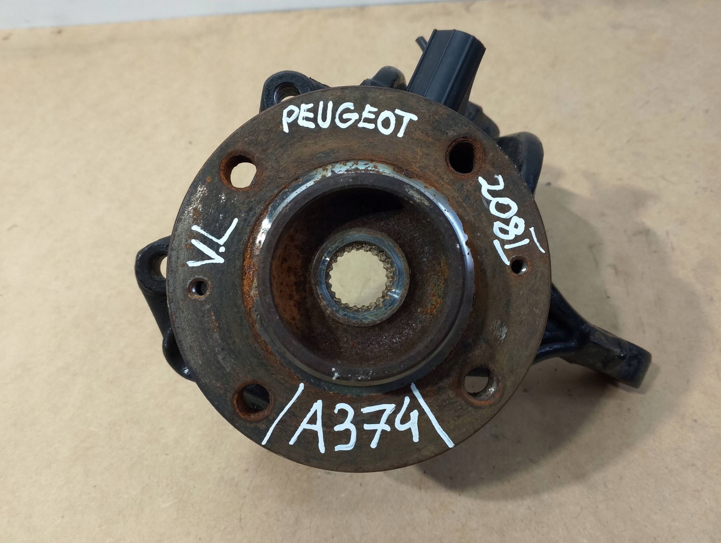 Peugeot 208 and 1,6 VTI swing front left (A374)