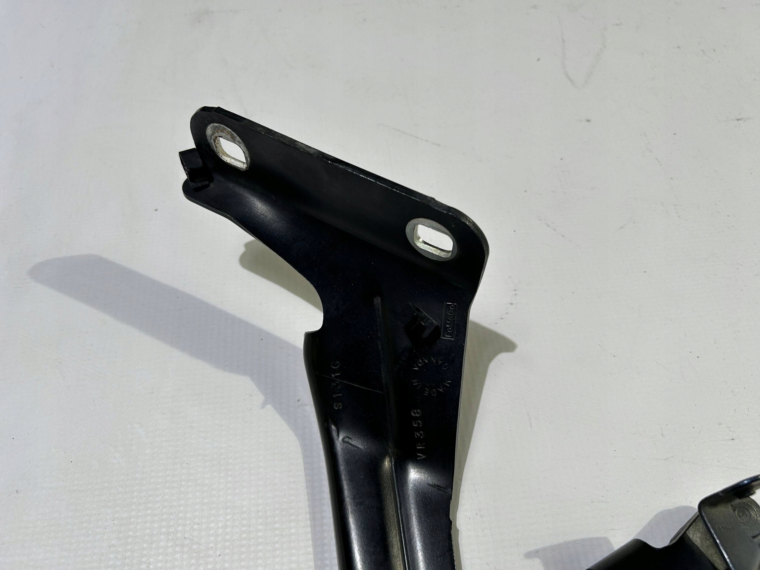 hinge holder bonnets front right right Ford Explorer V 2011
