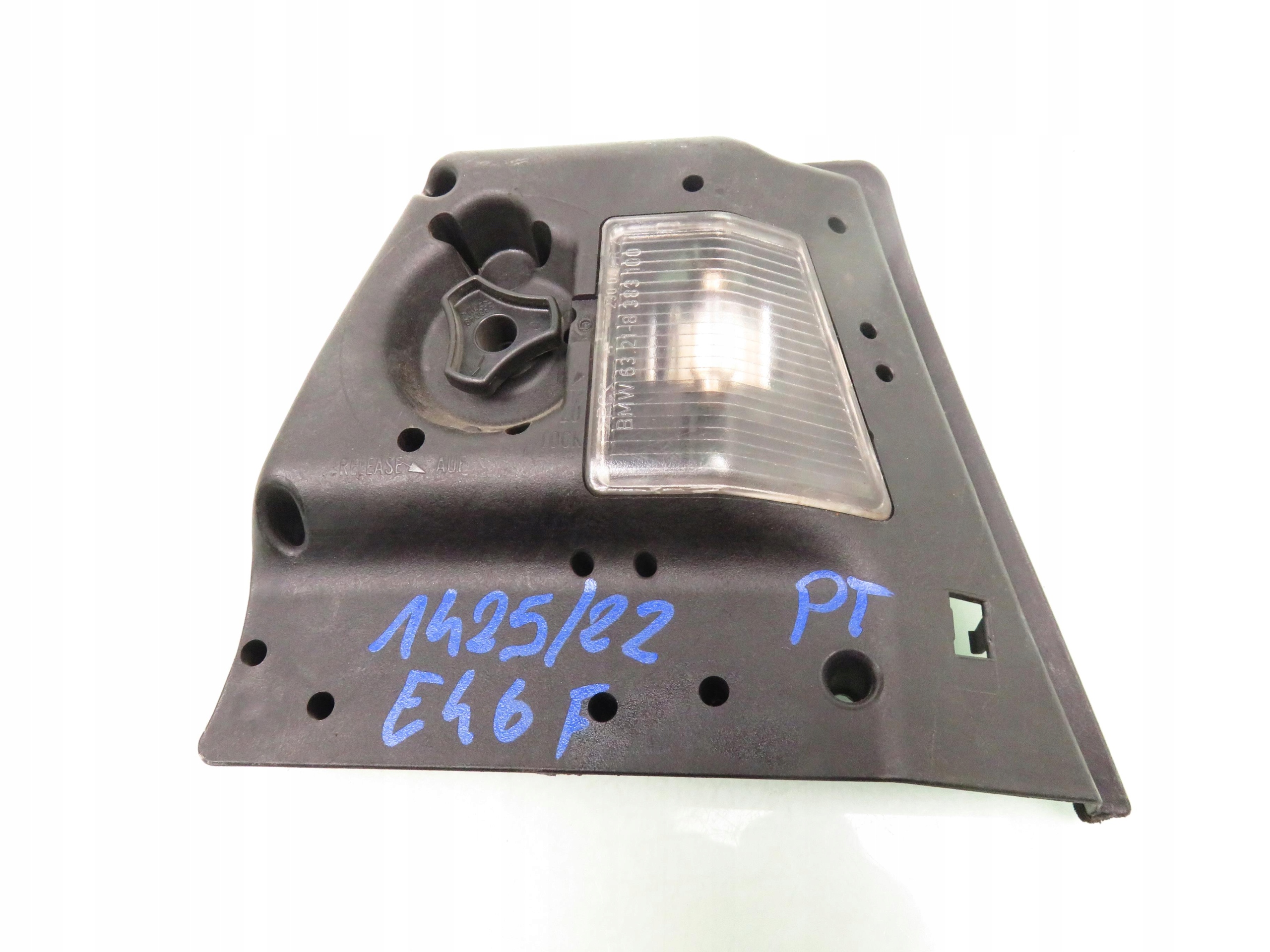 63218383100 - Патрон лампи задній правий BMW E46