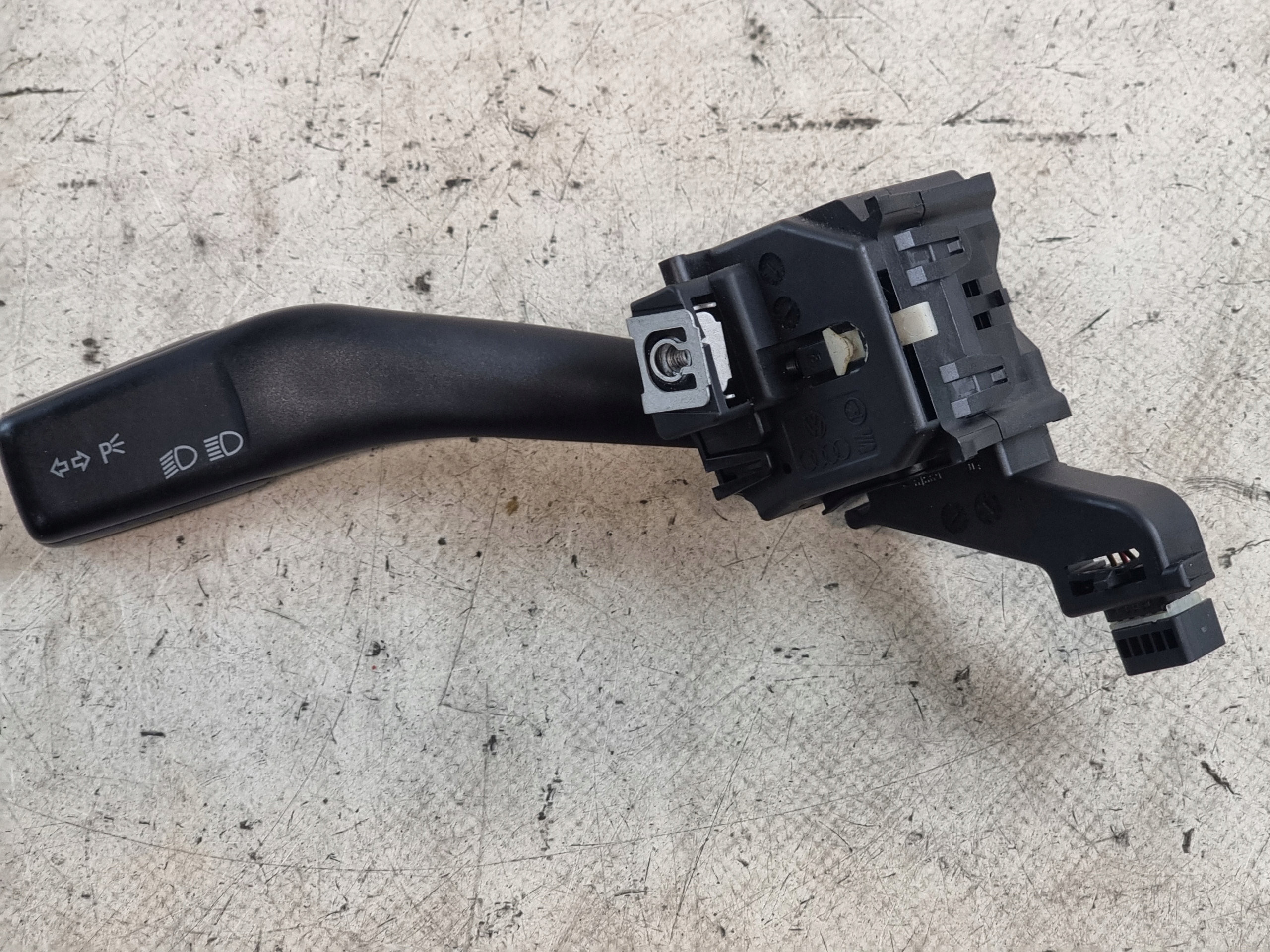 MANETKA Indicateurs de direction OE 1K0953513 AUDI A3 8P 04r