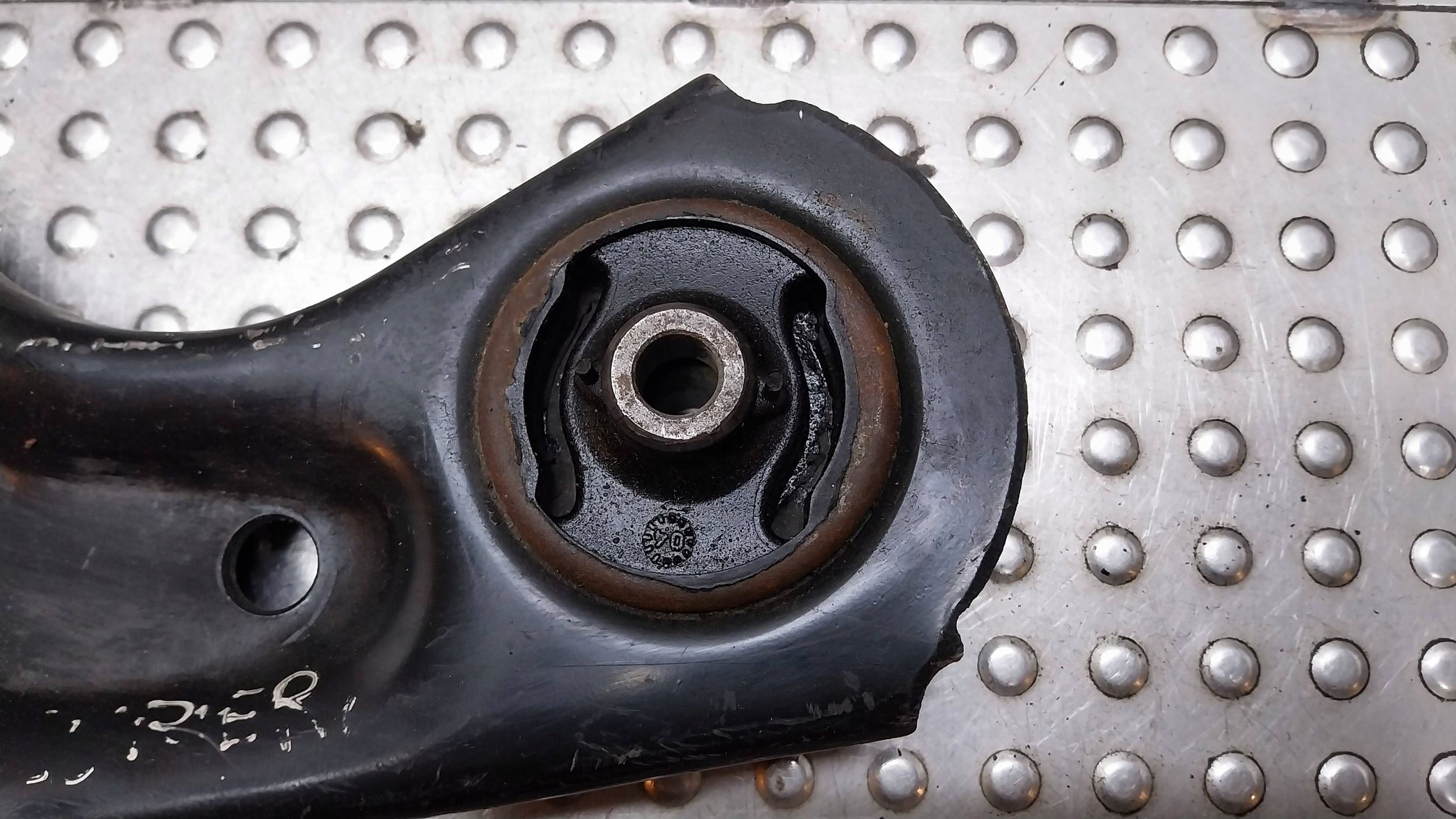 arm right front 1045655 4S61-3042-CA FORD FIESTA MK4