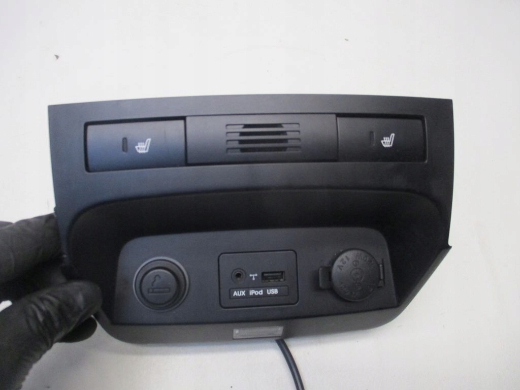 ПРИКУРИВАТЕЛЬ AUX IPOD USB СИДЕНИЙ KIA SORENTO II