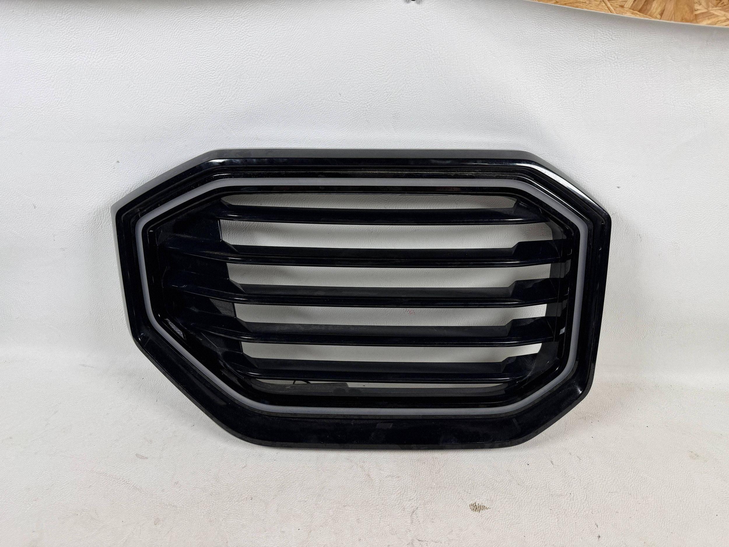 Bmw XM 22- kidney grille grid right front front LED
