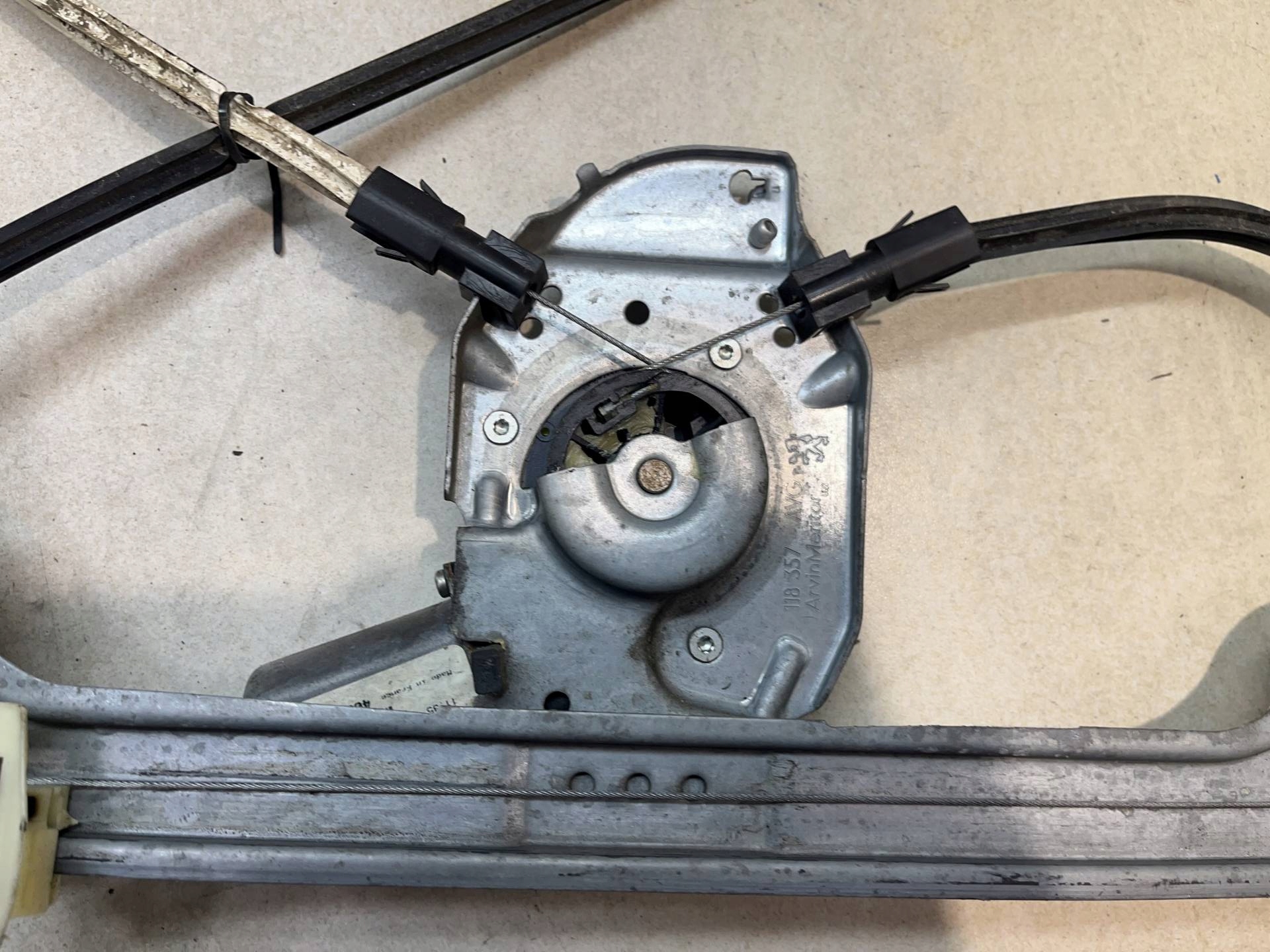 window regulator left front PEUGEOT 1007 1.4 16V