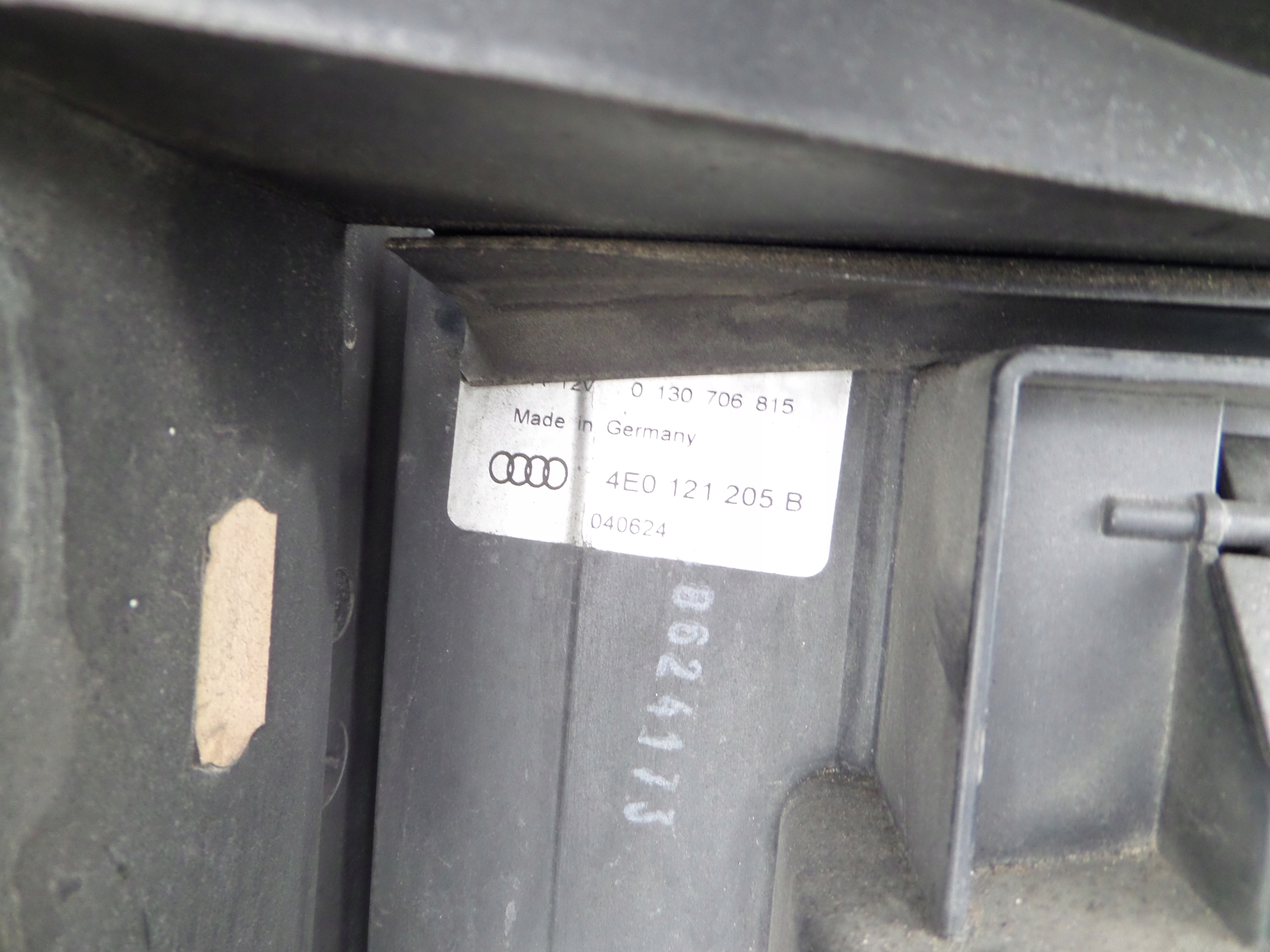 AUDI A8 D3 LIFT 6.0 W12 support panel for radiators pillar iron radiator KOMPLET