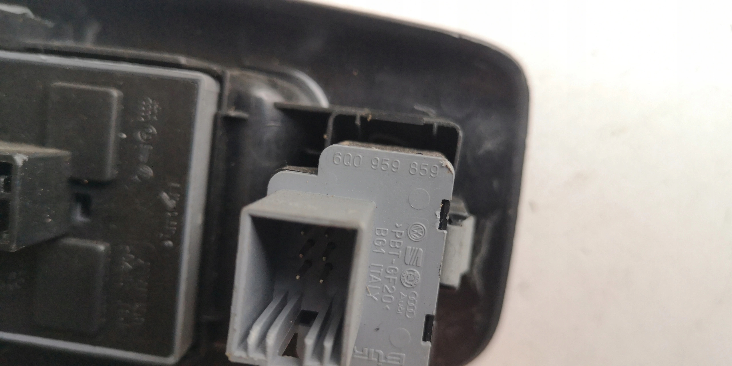 window control switch VOLKSWAGEN POLO IV 6Q1867171F