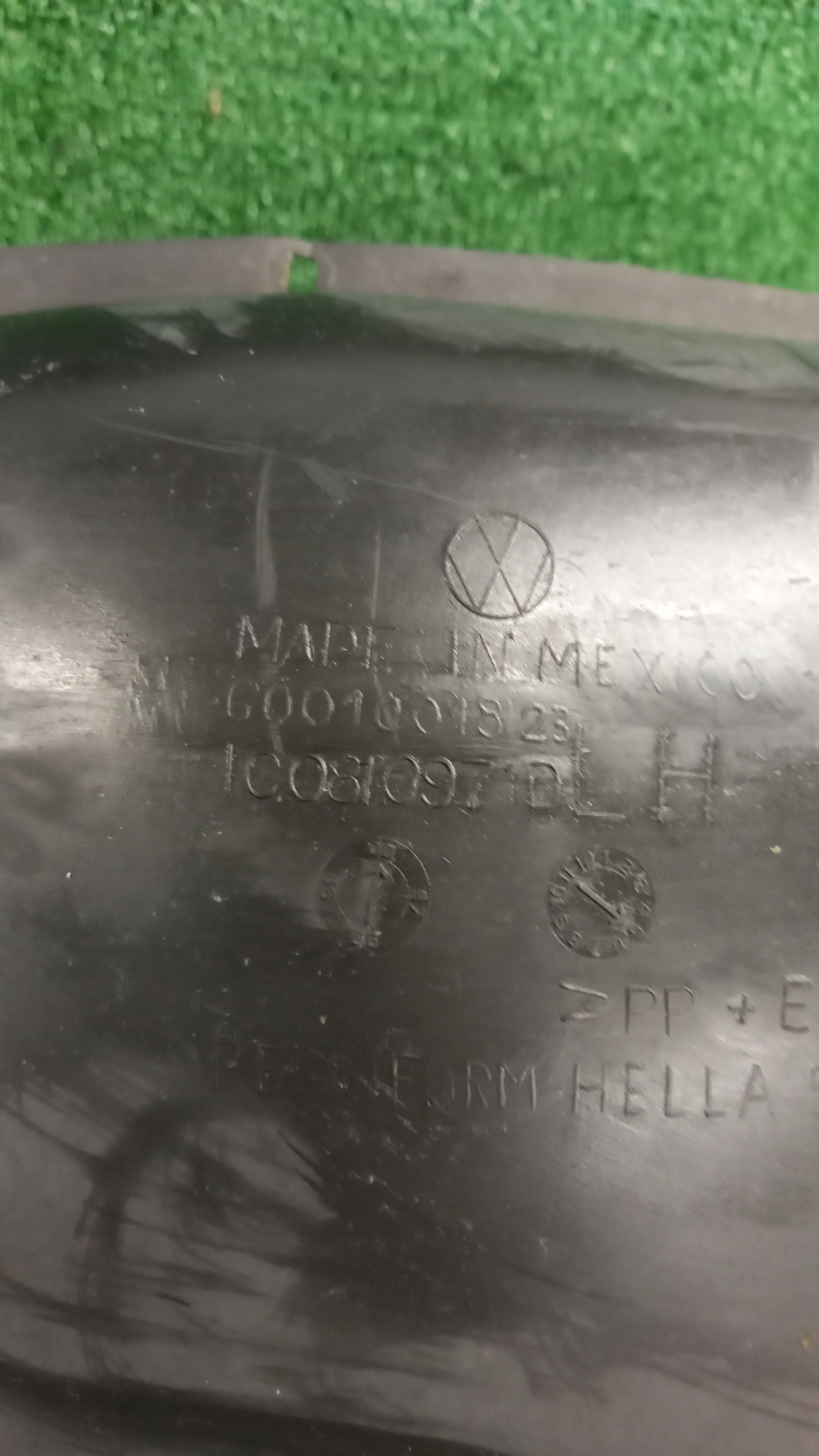 mudguard left rear. VOLKSWAGEN BEETLE 100810971D