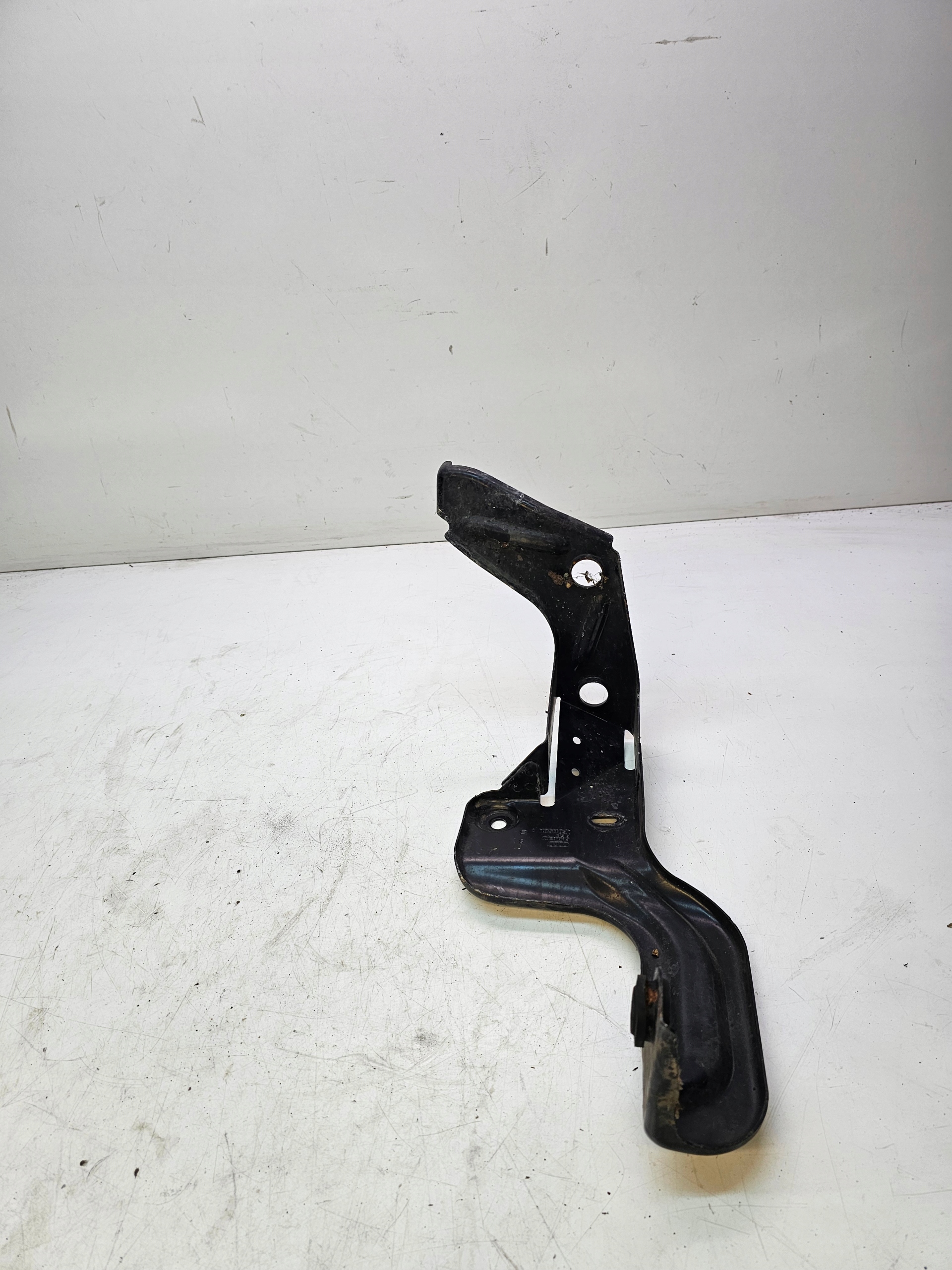 étrier intercooler droit AUDI A6 C6 4F0145814G