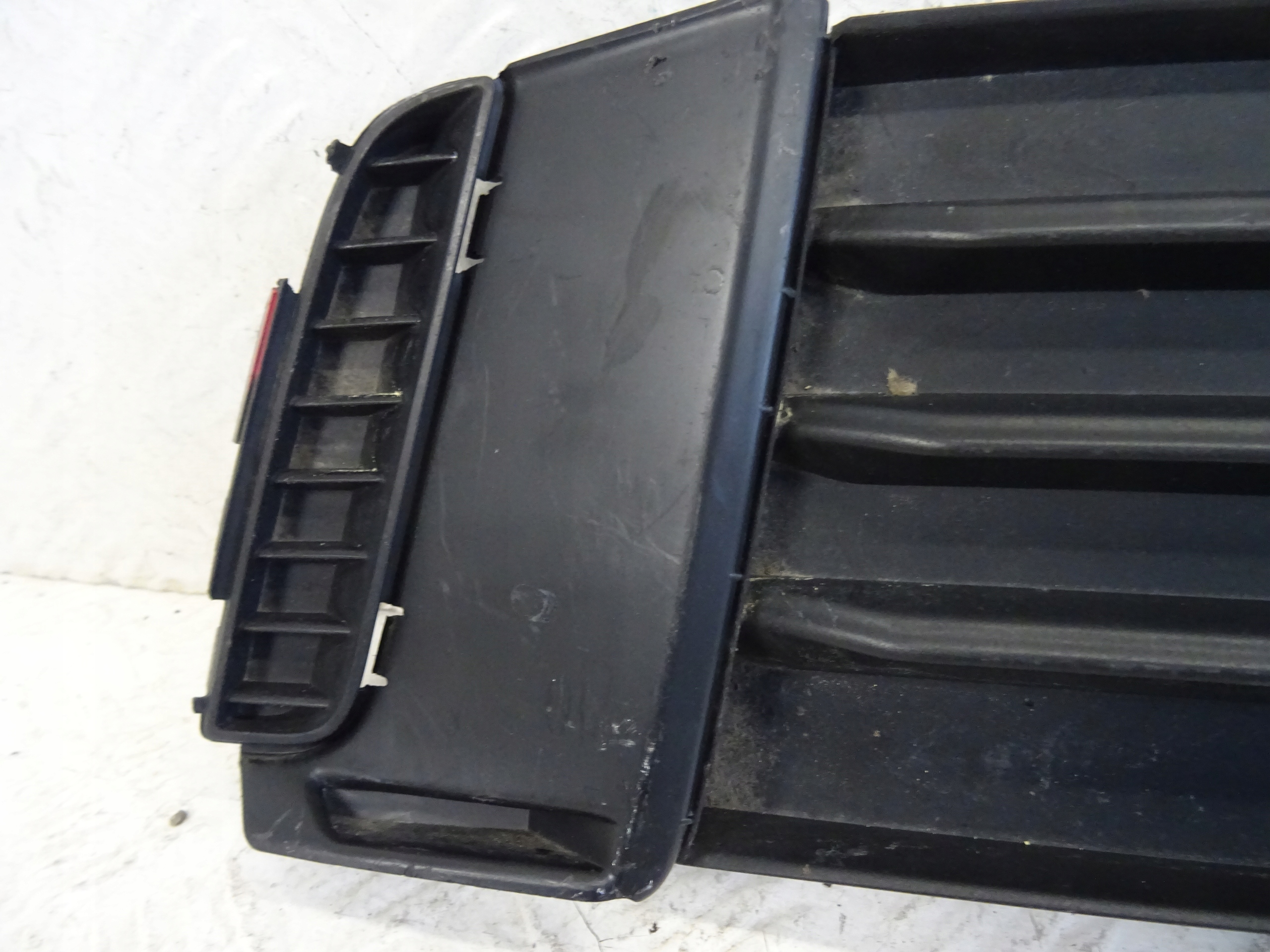 grid of a bumper front front right AUDI A3 8V 8V3807682S