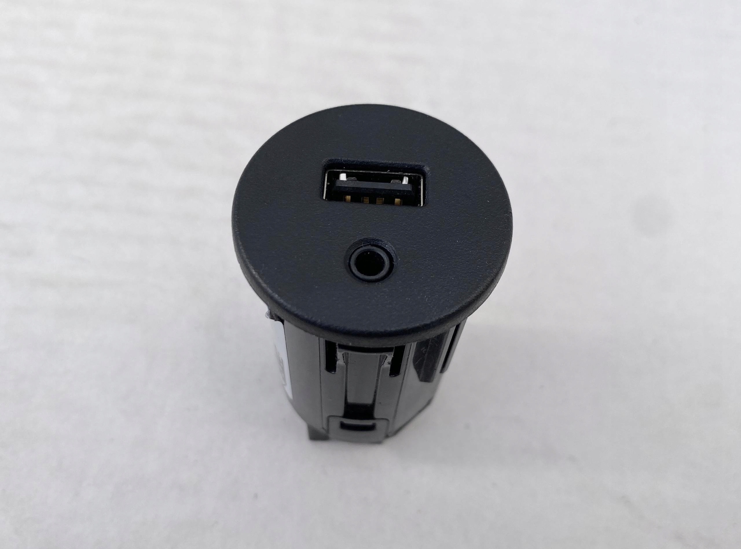 IVECO DAILY DUCATO BOXER JUMPER 14- adapter AUX USB in the dashboard KONSOLE