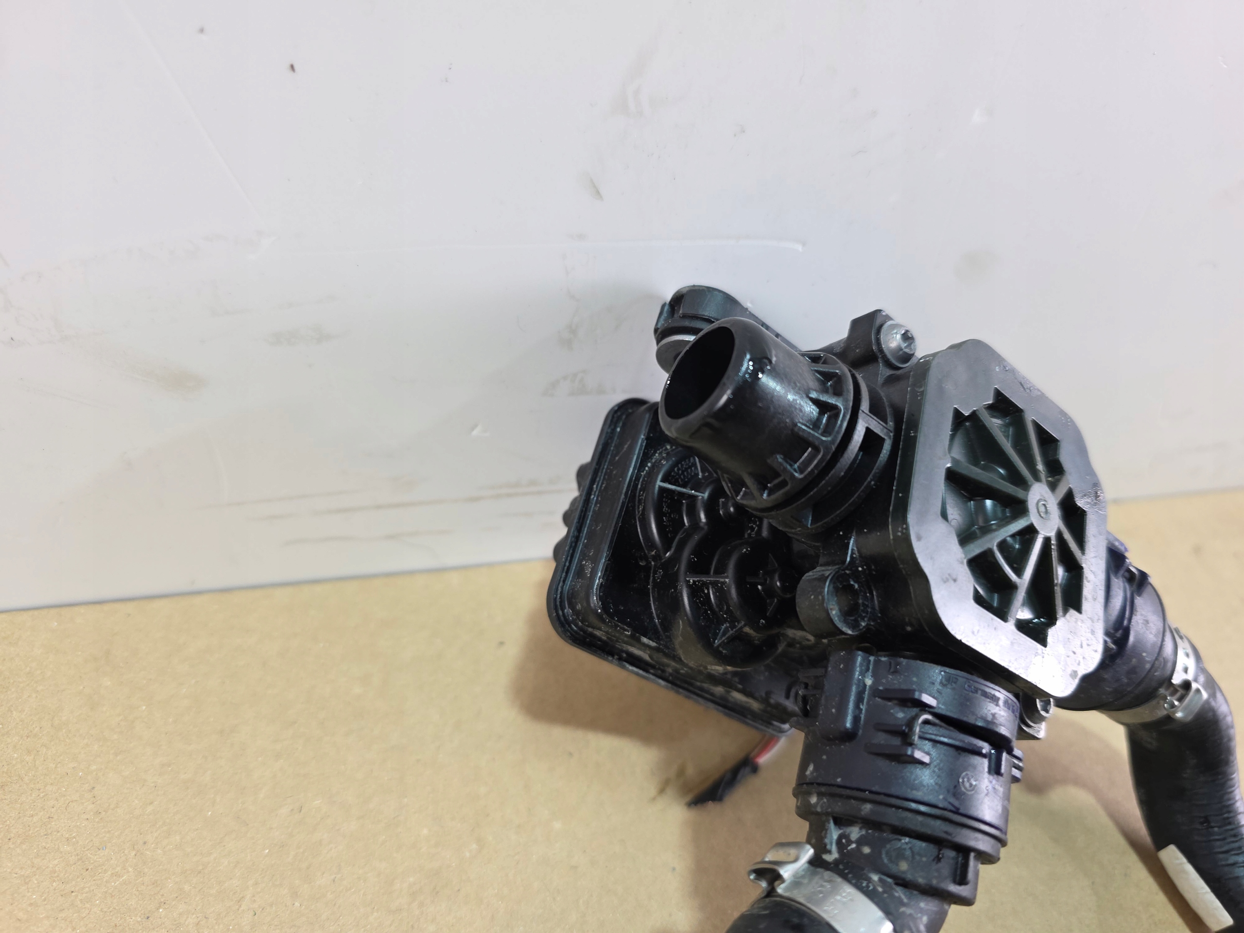 pumpa ventil vode BMW X1 U11 8478464 9462114