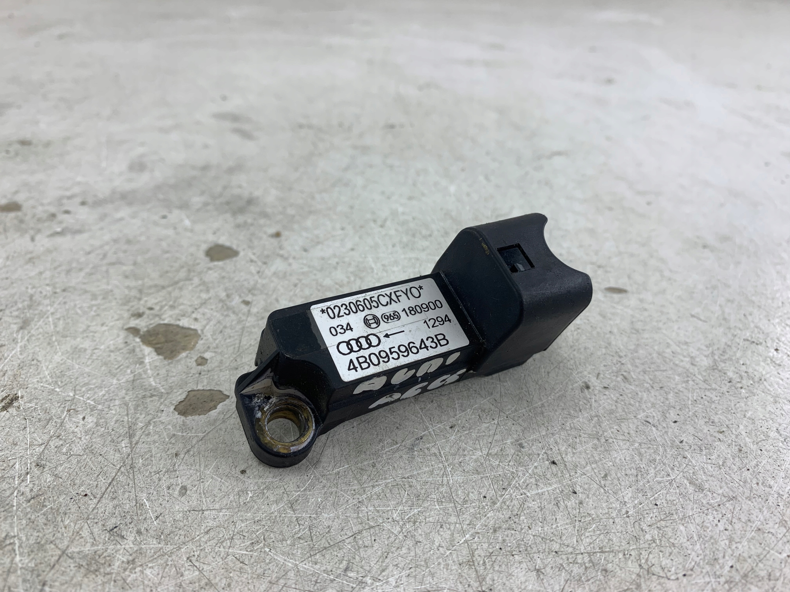 AUDI A6 C5 Capteur choc de choc 4B0959643B