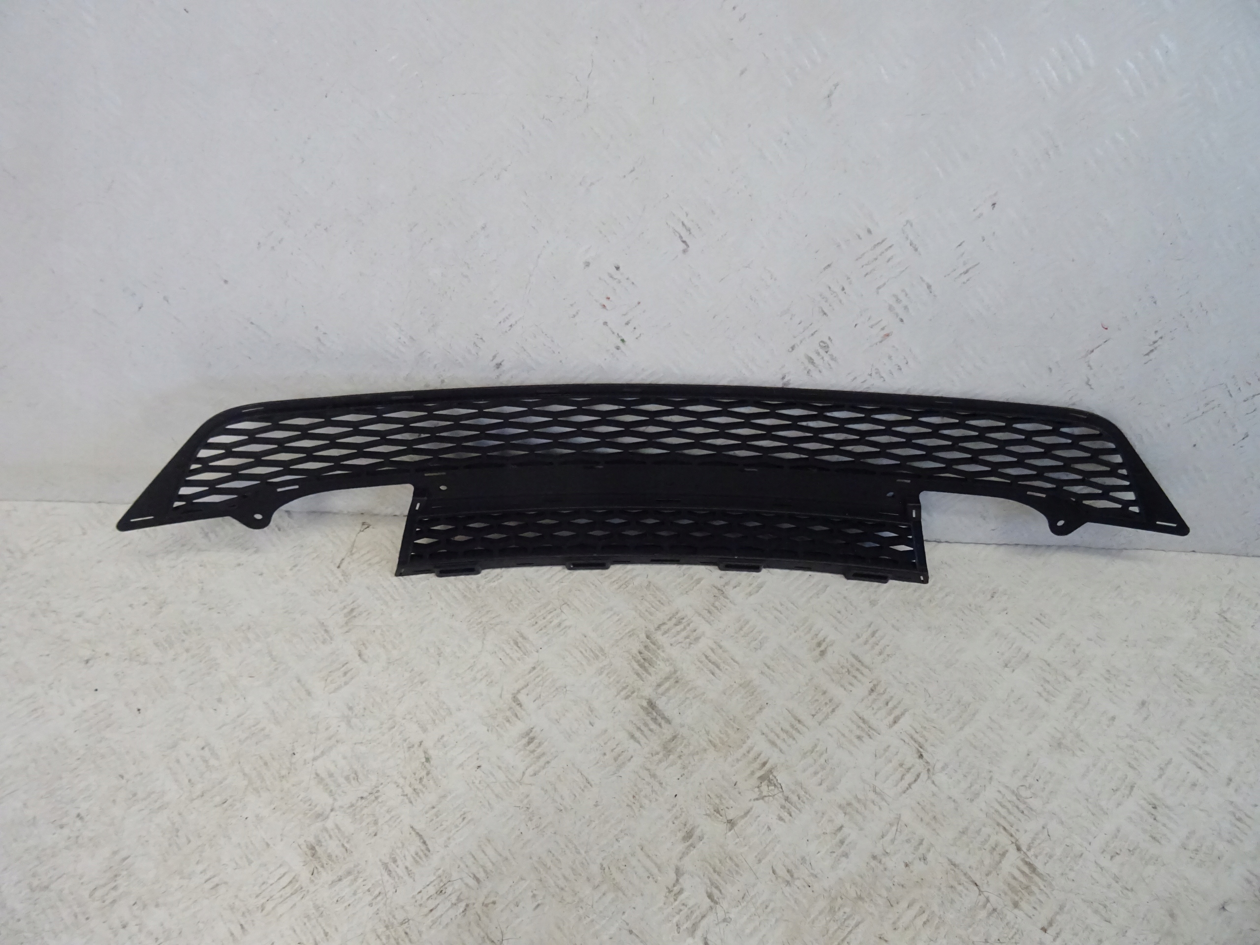 grid of a bumper front front central RANGE ROVER EVOQUE BJ32-17K945-AC