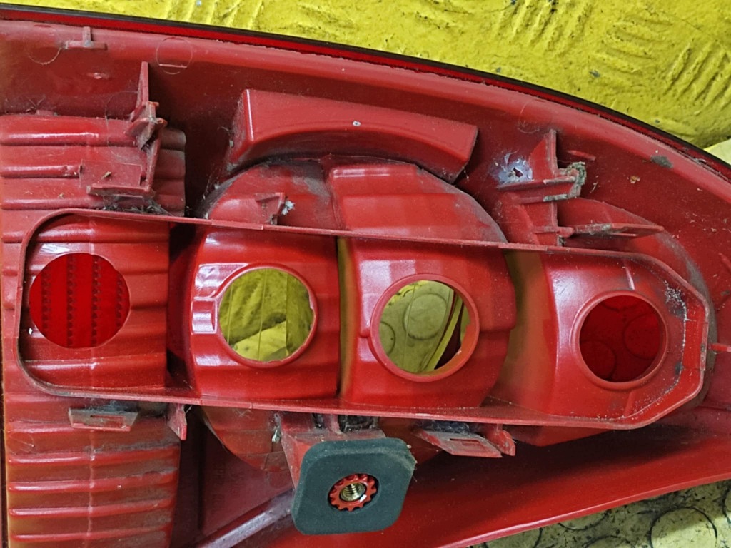 RENAULT CLIO II LIFT light right rear part 8200071414