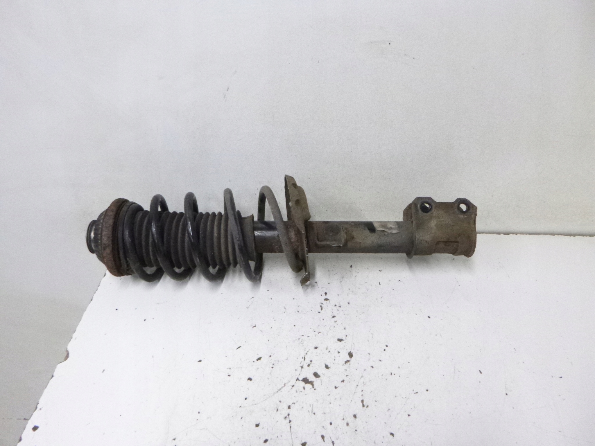 shock absorber front right Opel Astra H 1.6 2006r. kombi