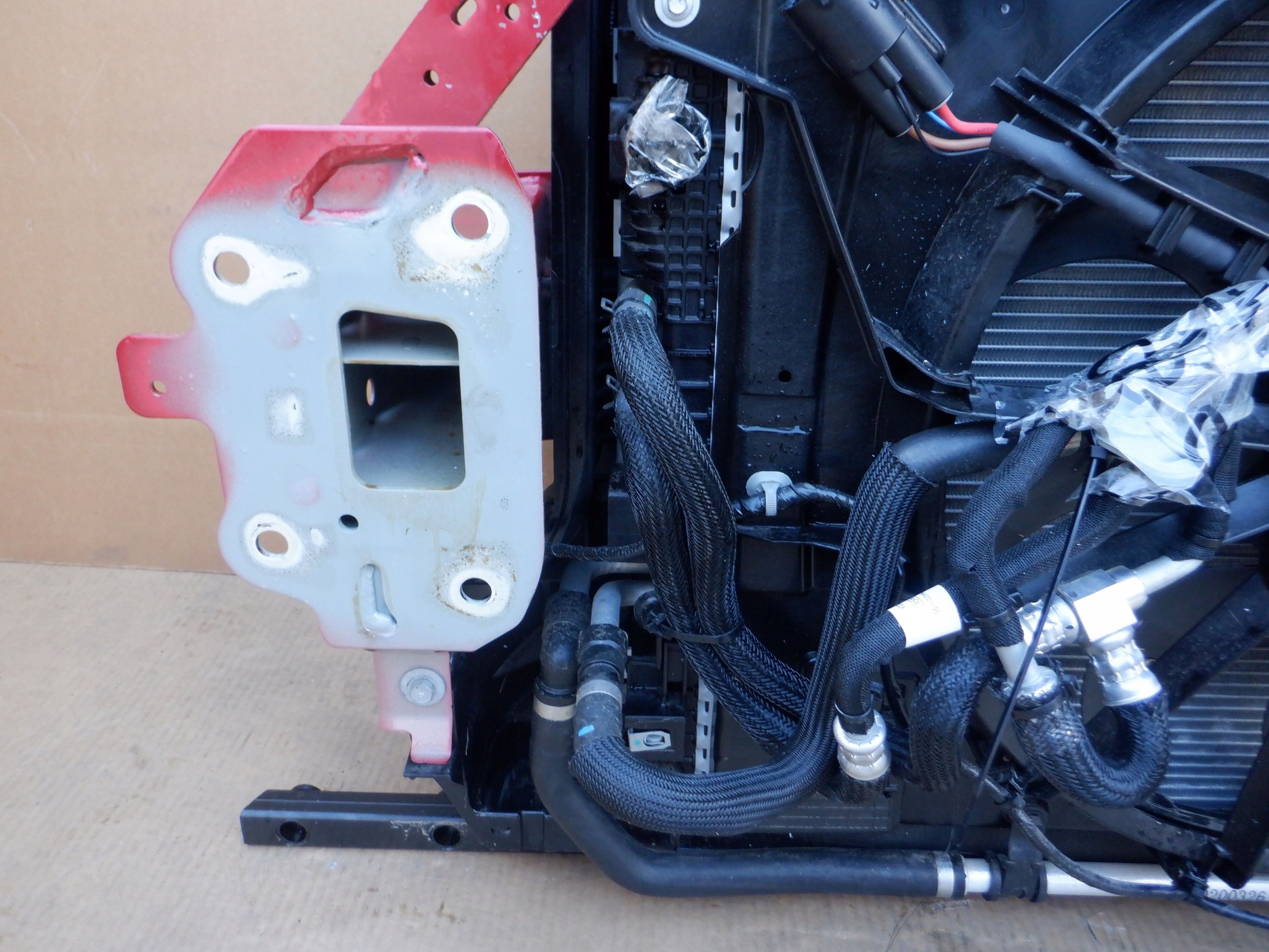 PAS BELKA CHŁODNICE PRZÓD FORD KUGA MK3 2.5 PHEV Numer katalogowy części BELKA PAS CHŁODNICE FORD KUGA MK3