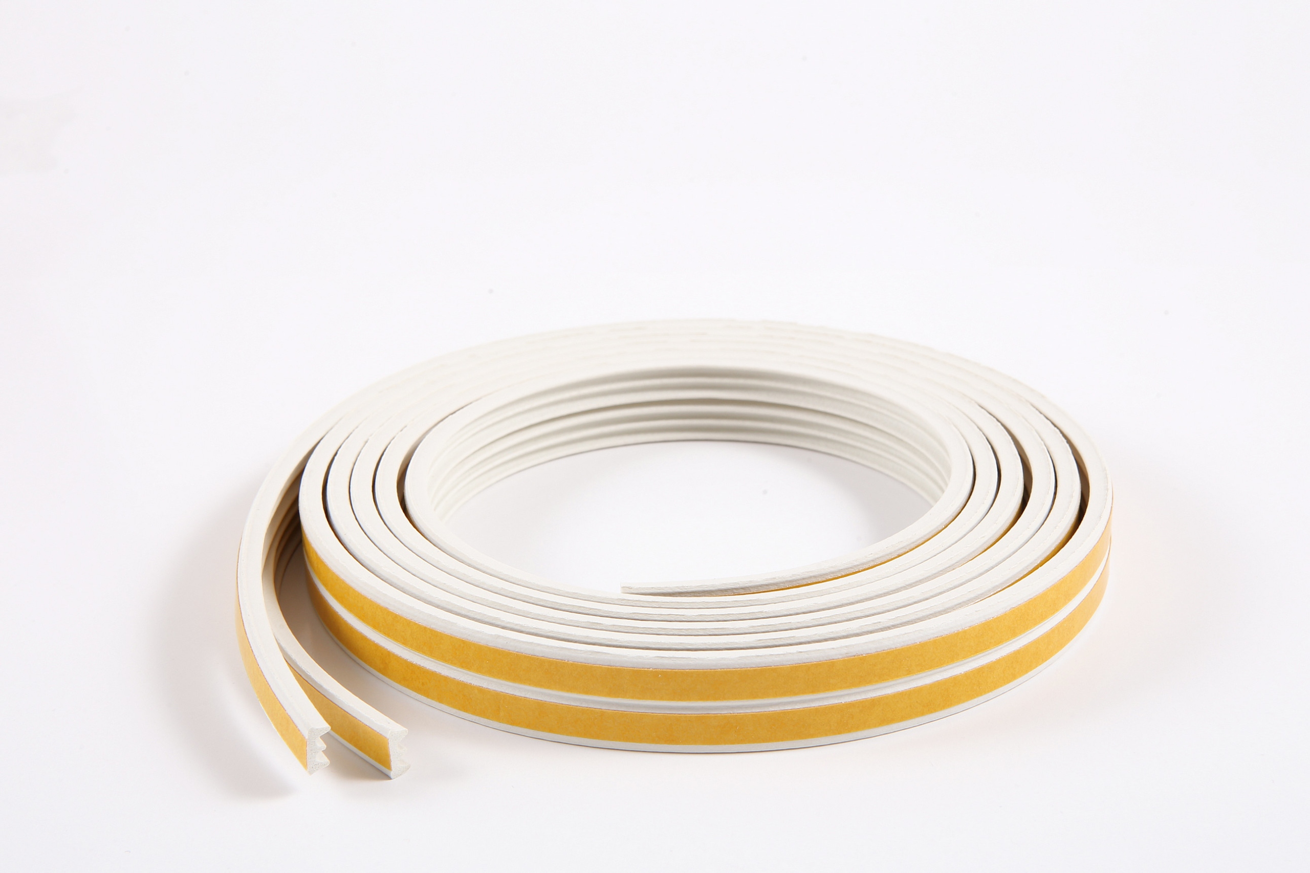 Uszczelka gumowa samoprzylepna drzwi okna E Biała 10m