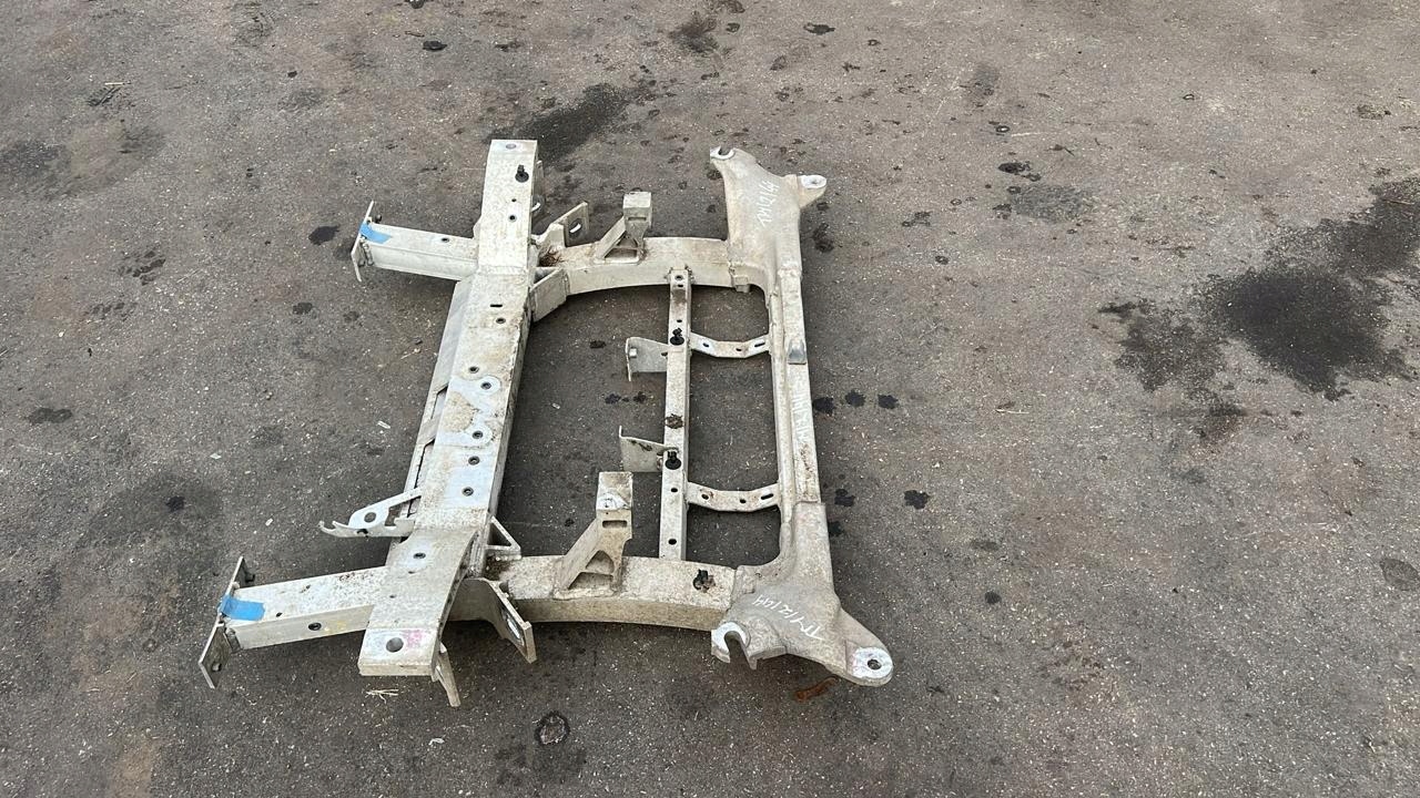 Усилитель tesla MODEL S 2014 с спереди 100982500A