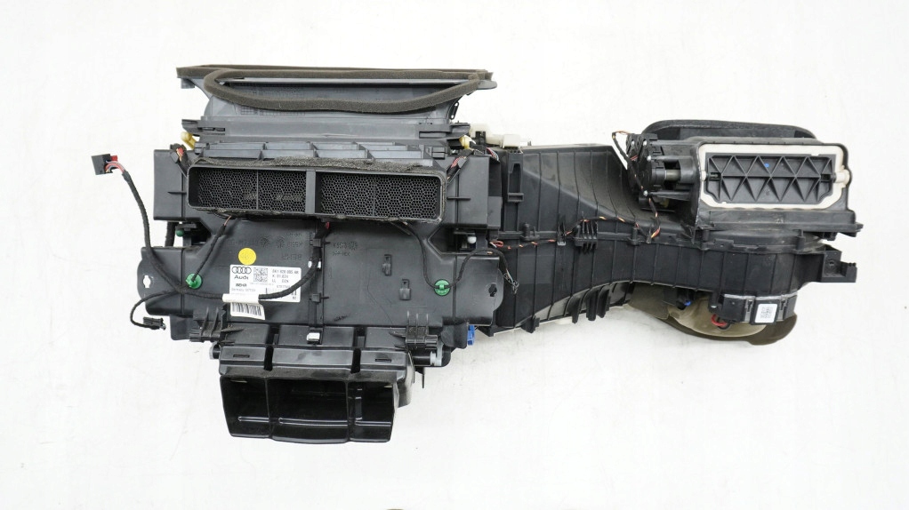 радиатор отопителя Audi A5 8T A4 B8 8K1820005AB