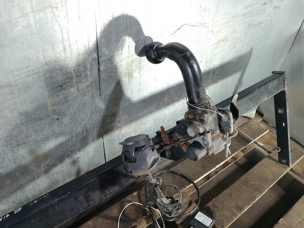 HAK HOLOWNICZY SKODA OCTAVIA III KOMBI Rodzaj kuli Odkręcana