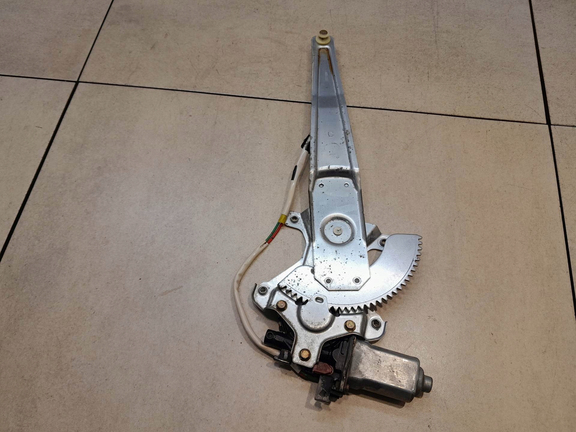 window regulator right rear part MAZDA PREMACY 8621003920