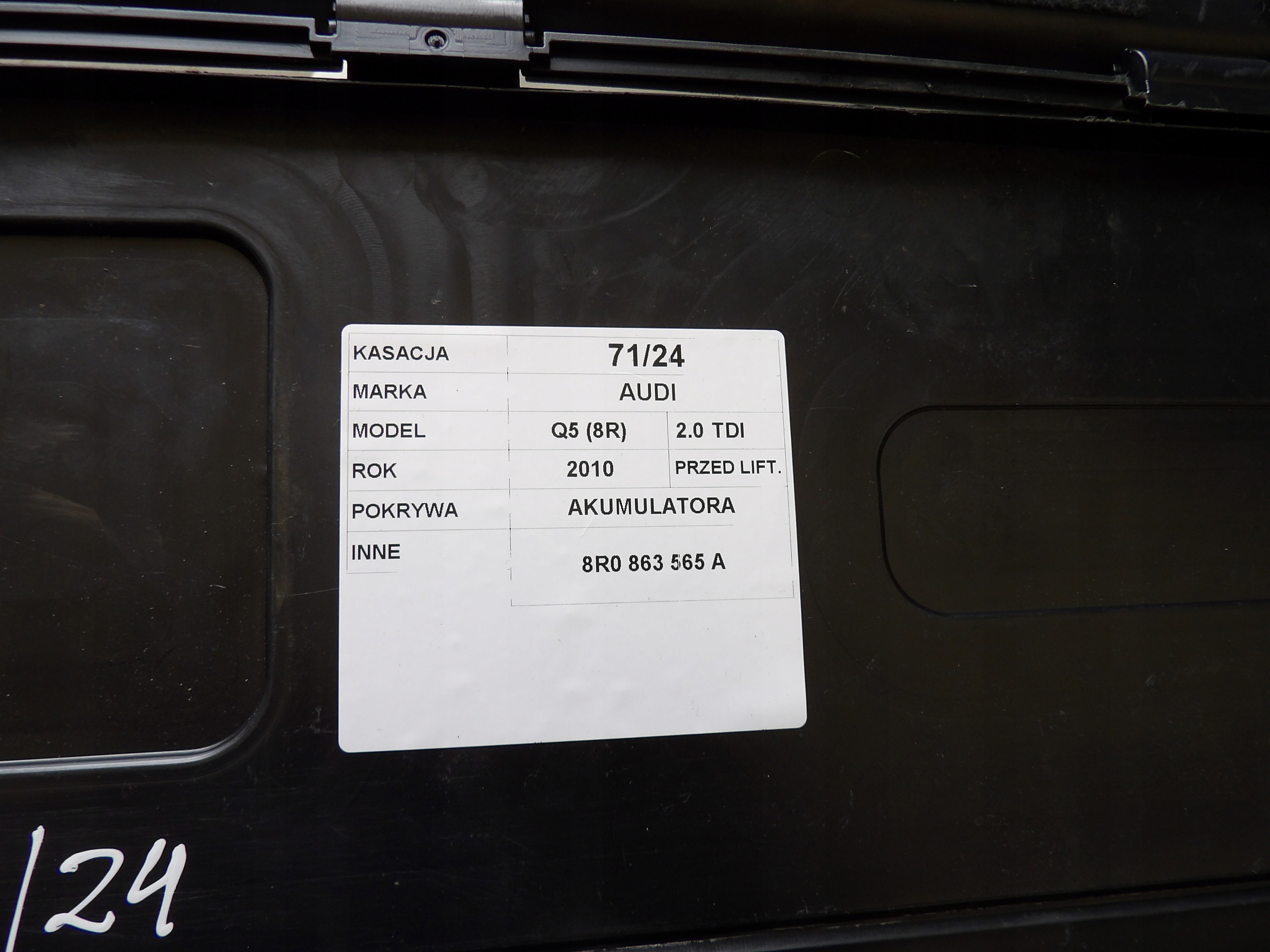 AUDI Q5 8R BLENDE ABDECKUNG AKUMULATORA 8R0863565A