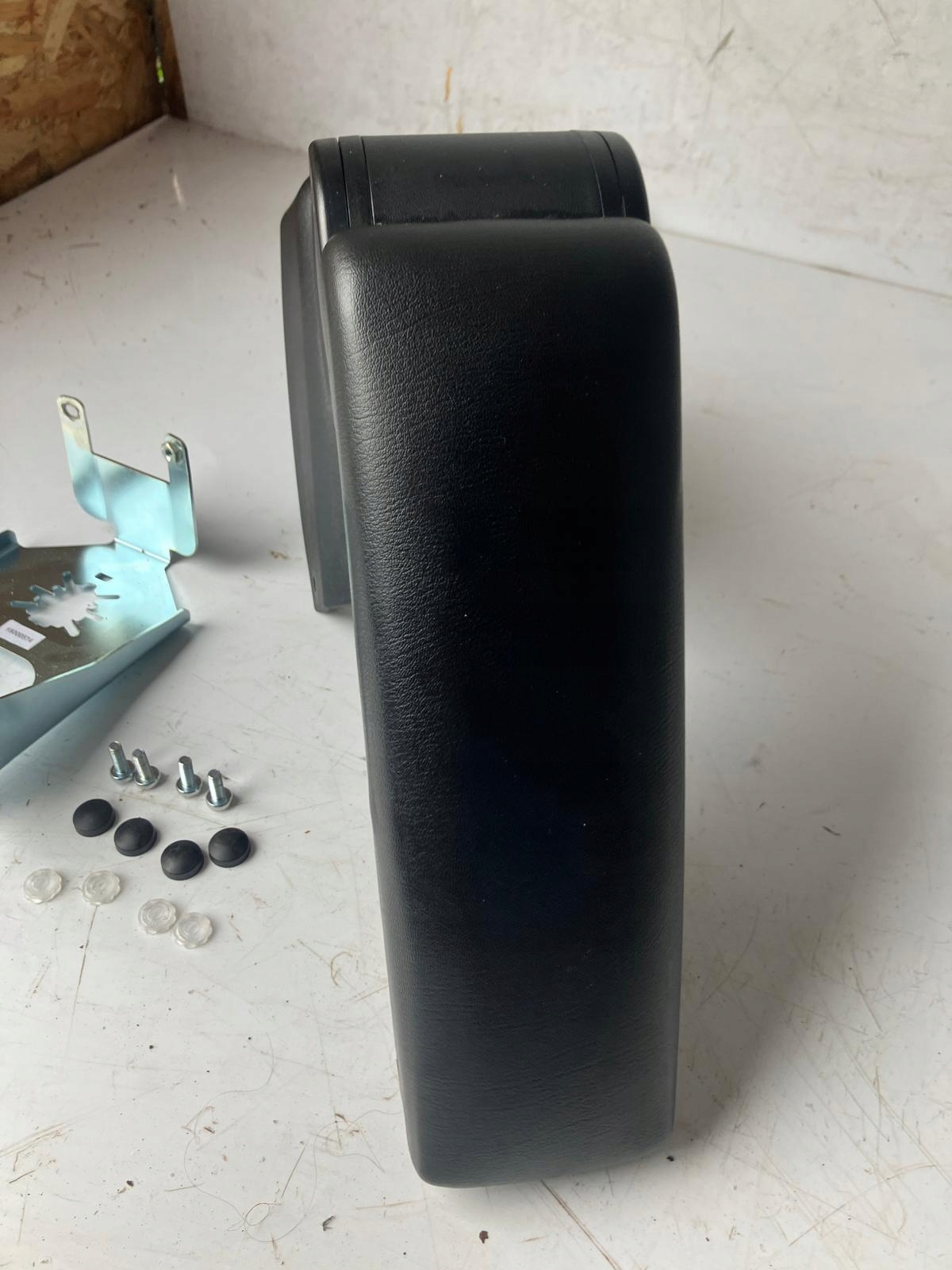 armrest leather PEUGEOT 208 and original 1606631280
