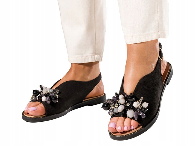 DAMSKIE SANDAŁY Z KORALIKI NA OZDOBNEJ PŁASKIEJ PODESZWIE CZARNE r 40