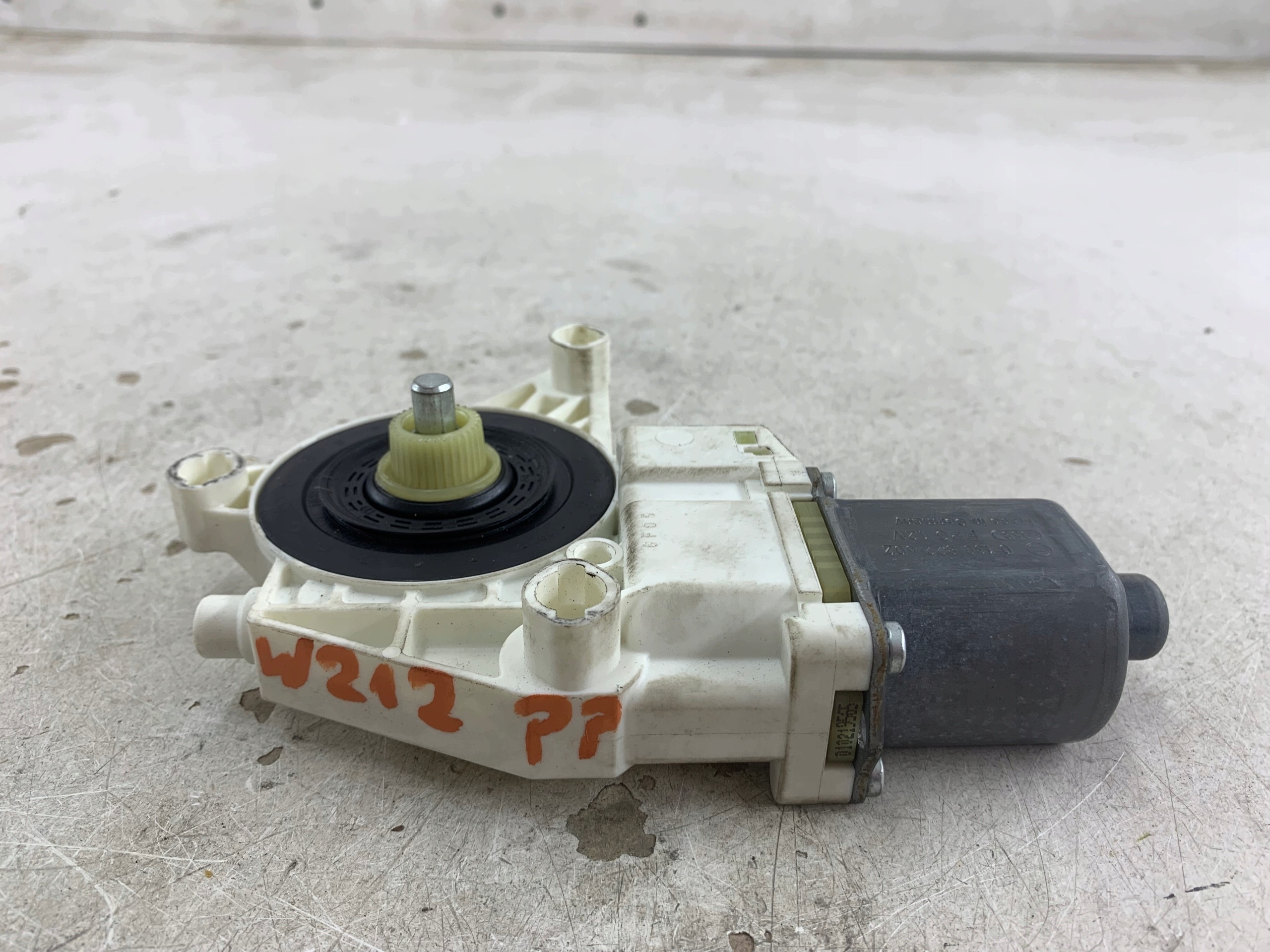 MERCEDES W212 mini motor windows right front 0130822502