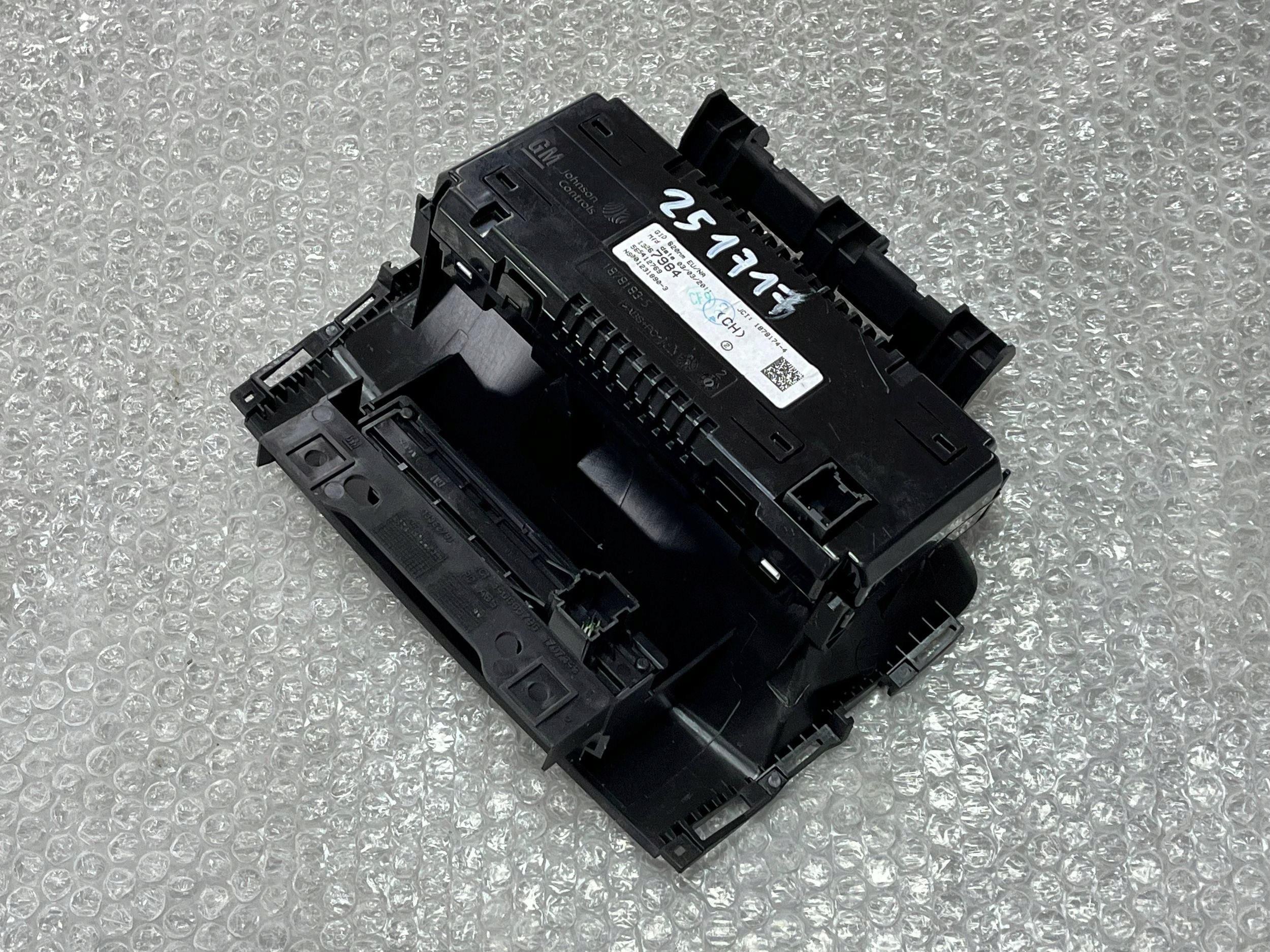 Bildschirm, z panelem Opel Astra J 13267984