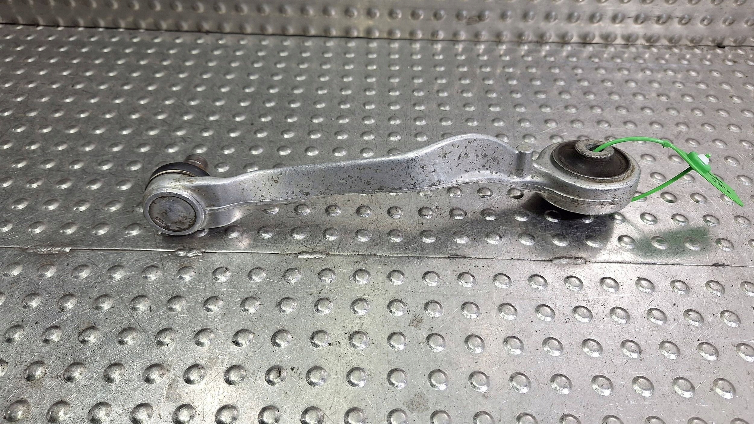 arm right front upper OE 4D0407512F AUDI A4 B6 A6 C5 PASSAT B5 SUPERB and