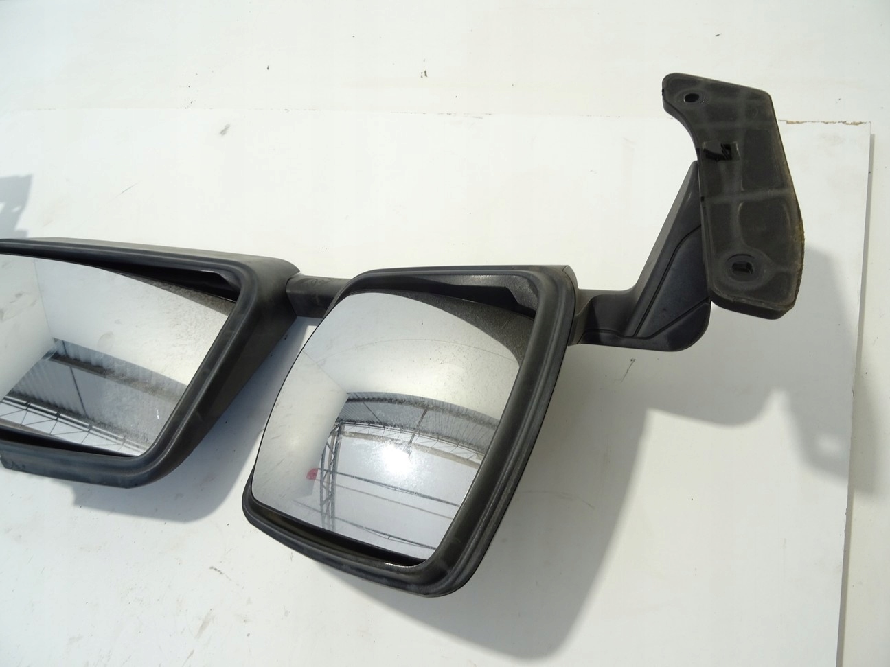 LUSTERKO PRAWE RENAULT T 13-22 84188482 Strona zabudowy prawa