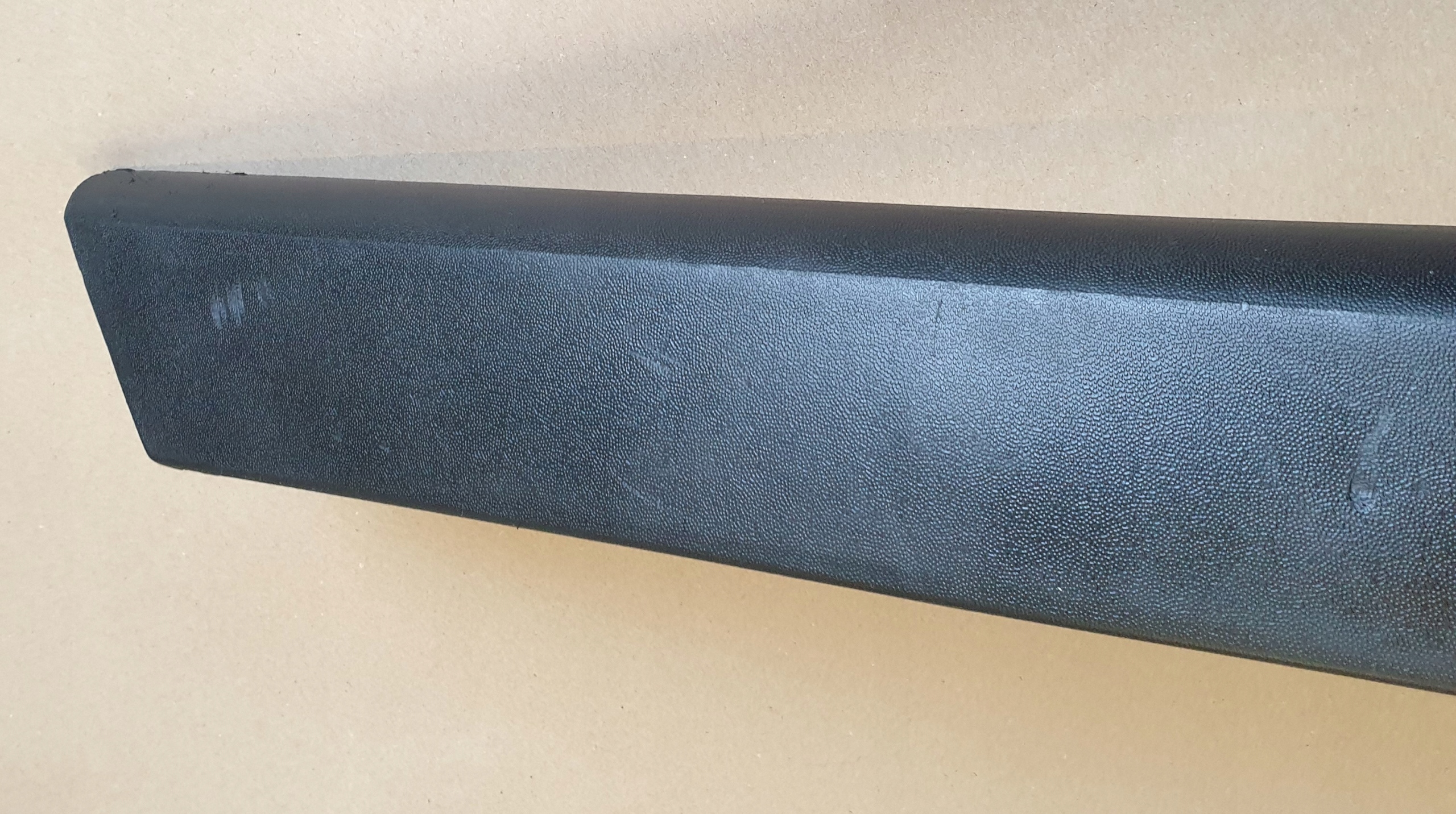 moulding door right rear part lower VW PASSAT B3 357 OE