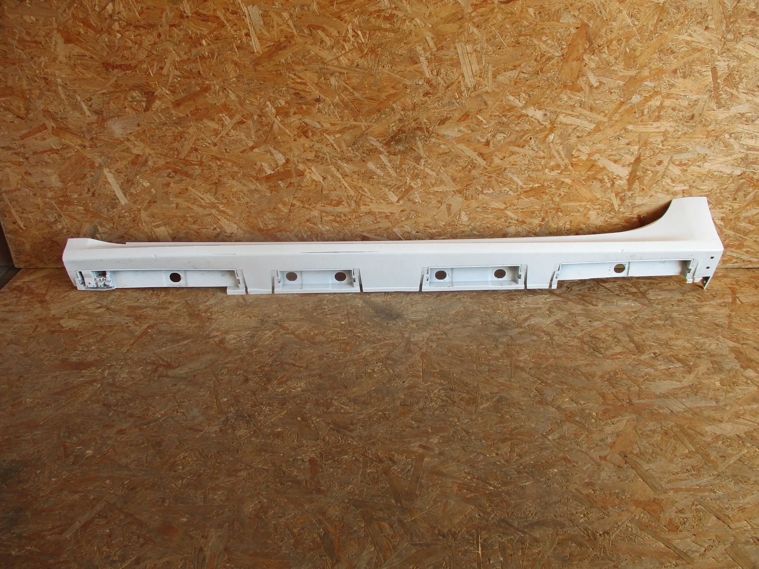 moulding threshold left TOYOTA YARIS IV