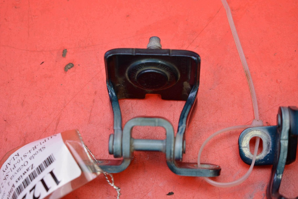 hinge hinges bonnet rear part boot 5G6827301C SKODA OCTAVIA 4 IV KOMBI 19