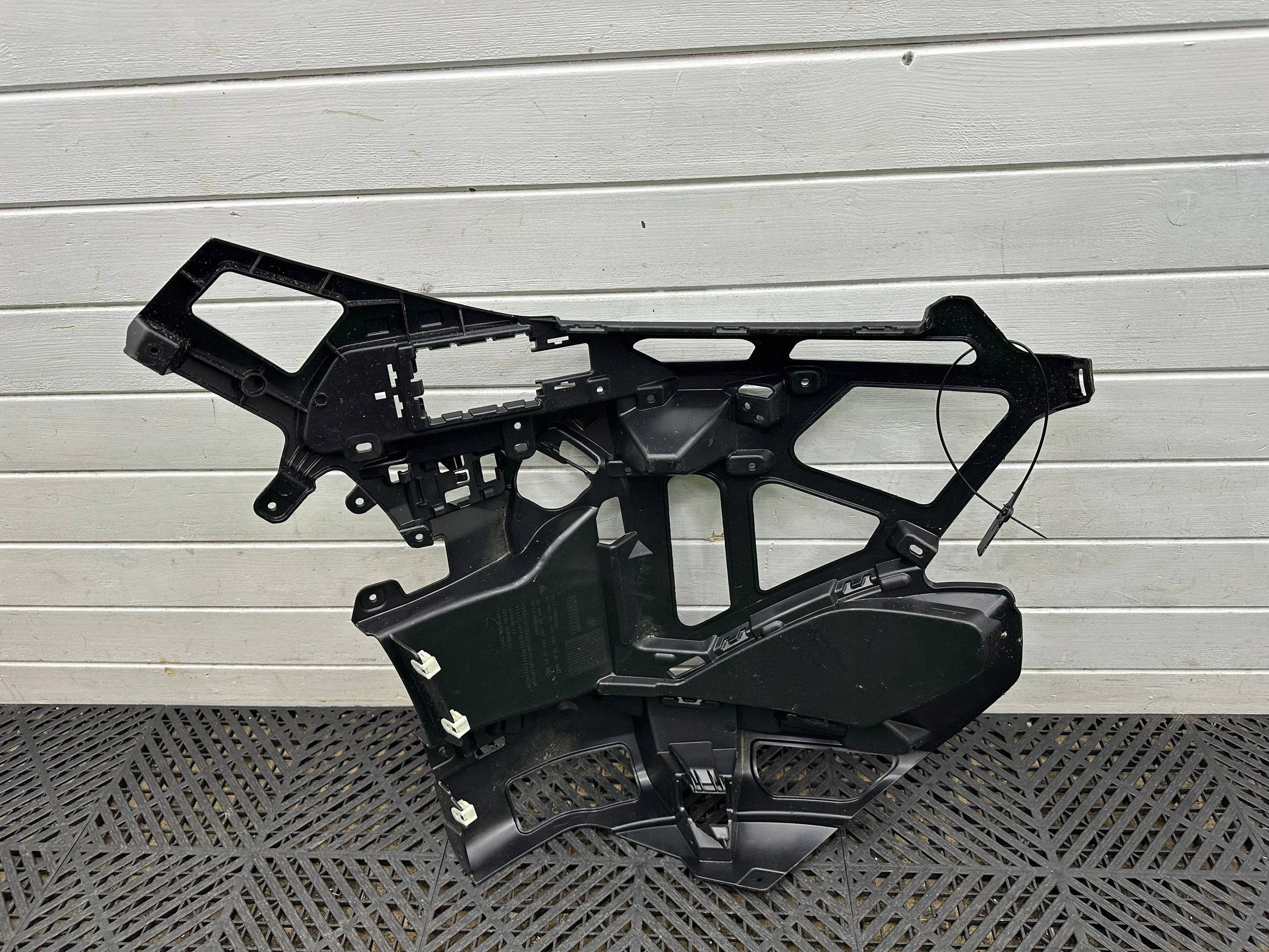 bumper bracket of the front front side left BMW X1 U11 9883583