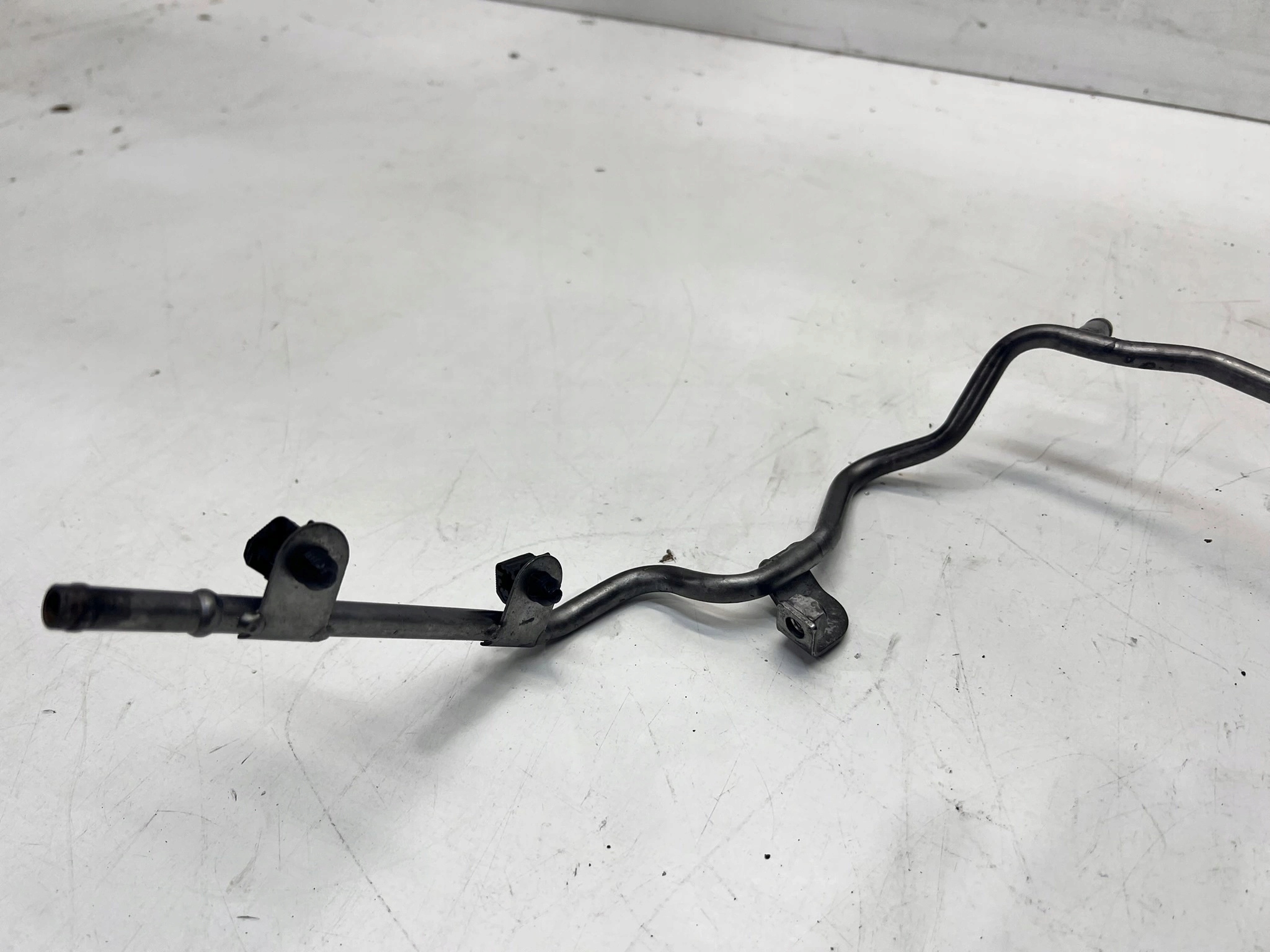 cijev prijenos vode AUDI VW A4 B8 1.8 TFSI 2.0 TFSI 06J121075F
