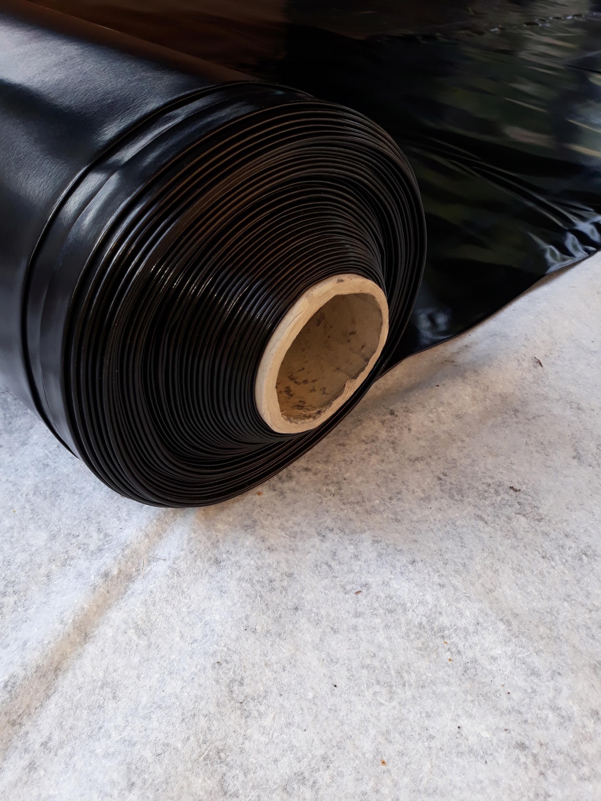 Folia do oczek wodnych czarna 1m2. do oczka Szerokość 1 m