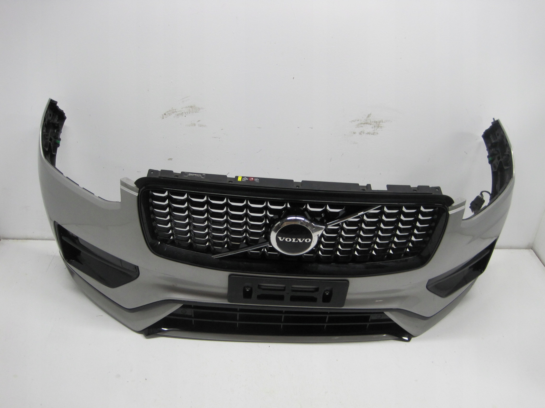 nárazník VOLVO XC60 II 4 PDC 22R předek přední