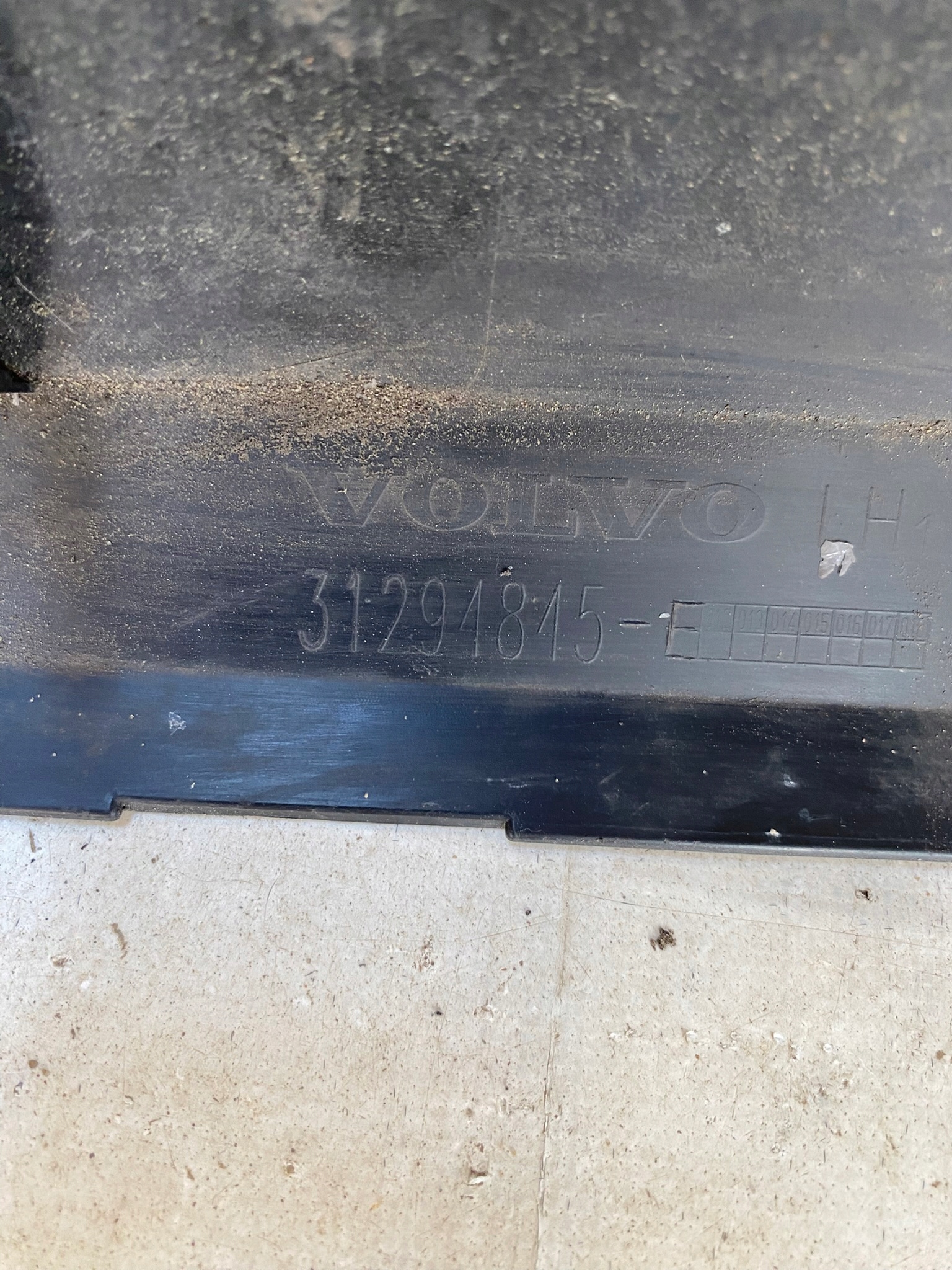 VOLVO XC60 a 1 08- lišta dveře levá předek 31294845